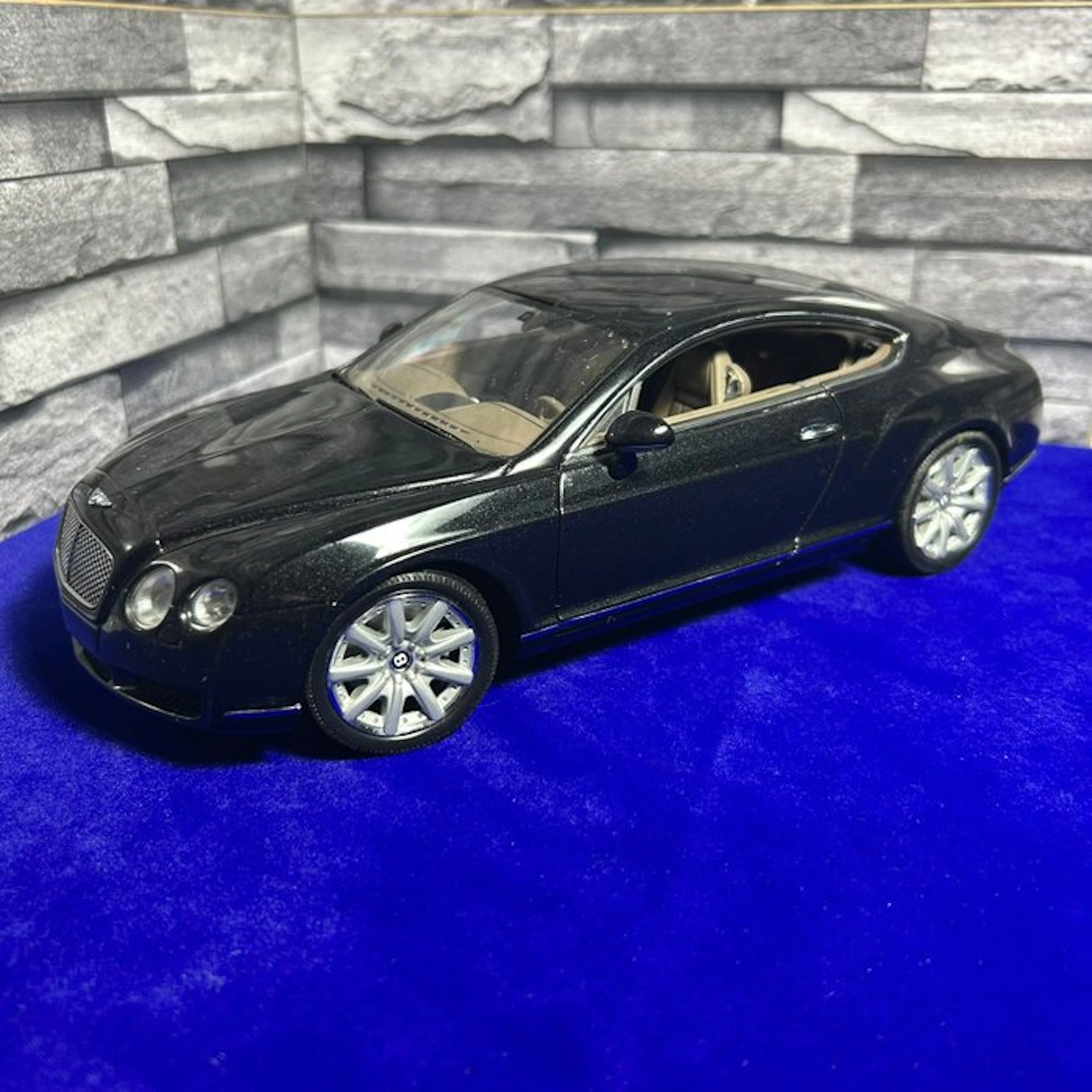 MiniChamps 1:18 - Model car - Bentley Continental GT Nero Metallic Black 2003