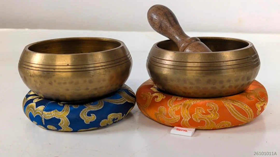 Contemporary Singing bowl (2) - several metals - 2024 - singing bowl