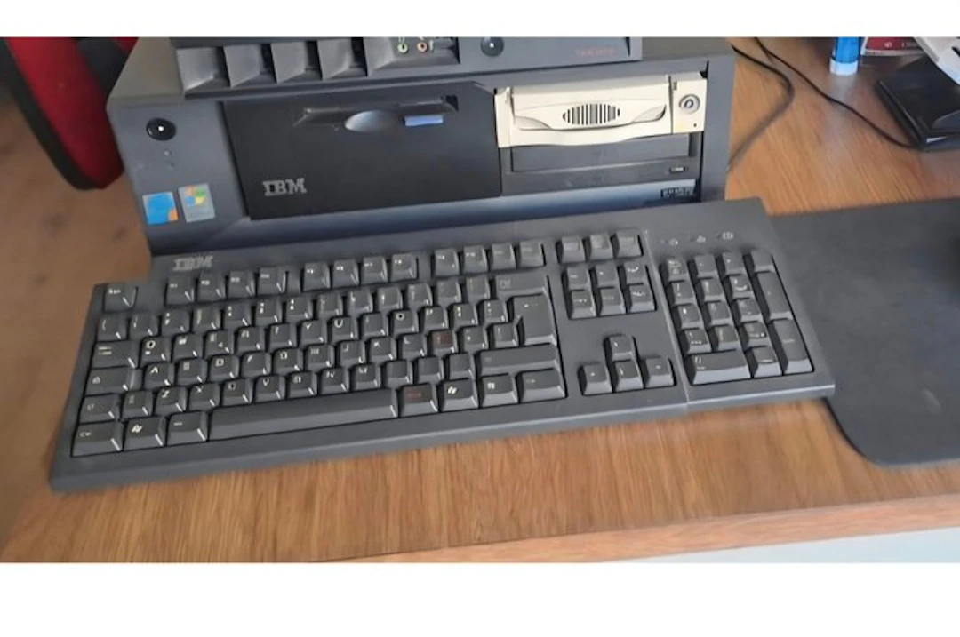 IBM MT-M 8187-MSG - Computer
