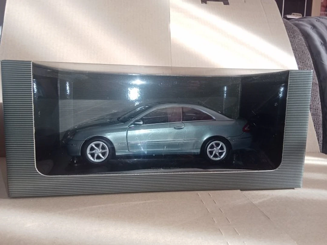 Mercedes 1:18 - Model car - Mercedes-Benz CLK-Klasse Coupé