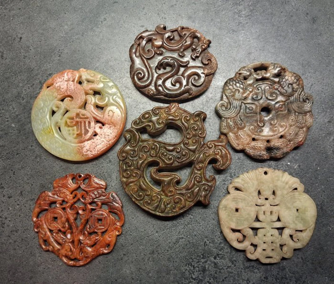 Themed collection - 6 x different Eastern amulets...