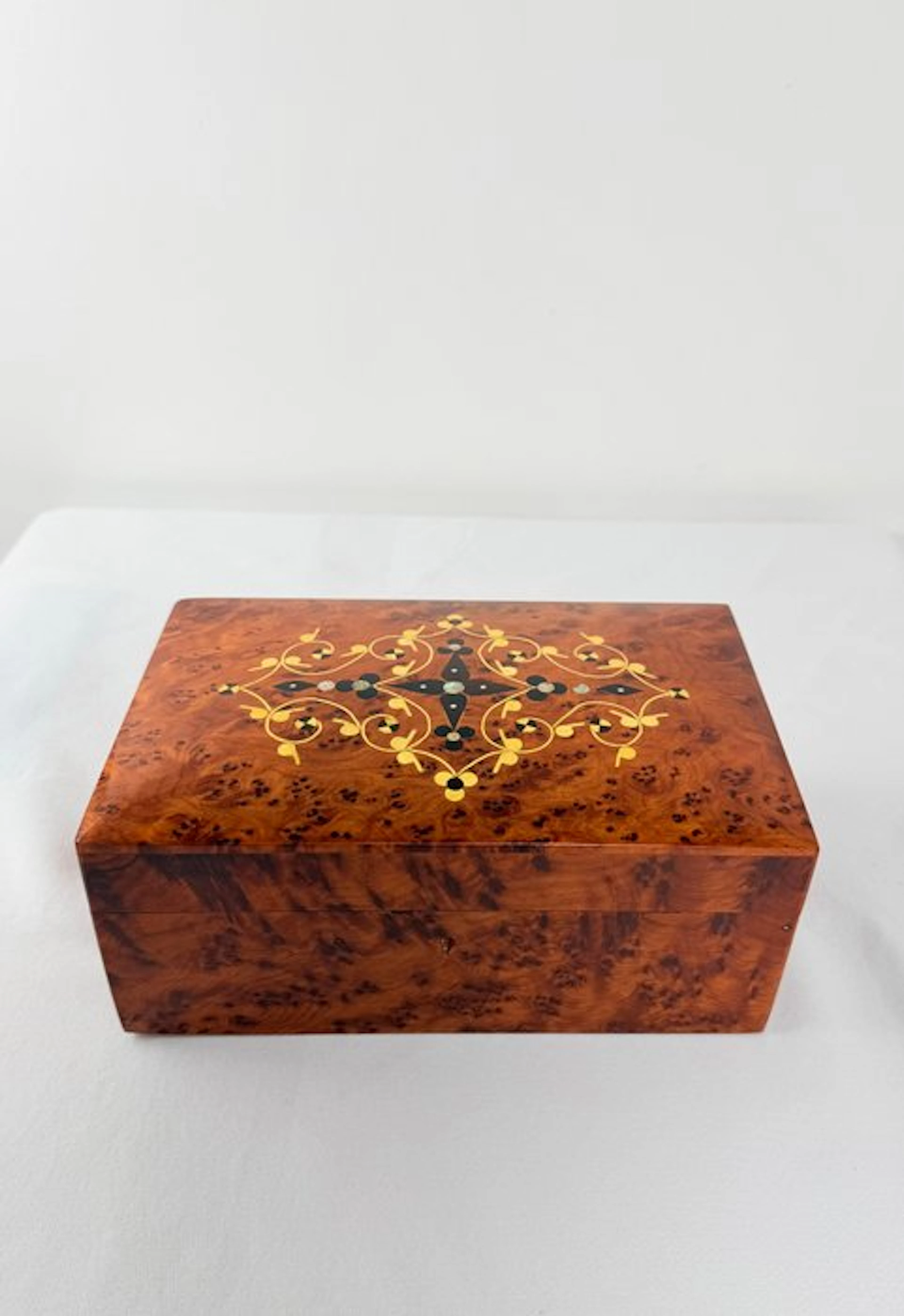 Jewellery box - Thuja root and mother-of-pearl - Box in thuya burl