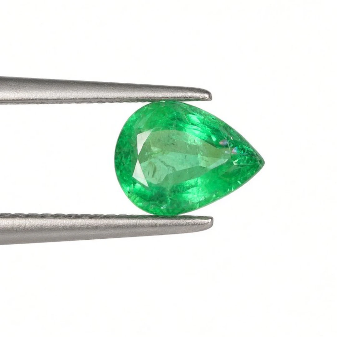 No reserve price - 1 pcs Green Emerald - 1.34 ct...