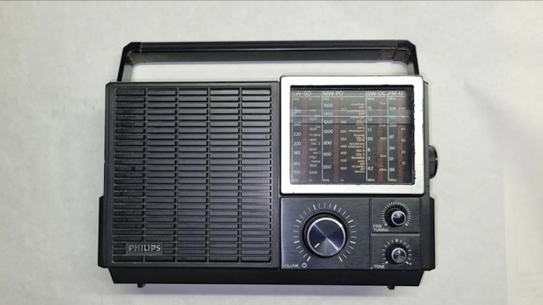 Philips - 680 / 2-Piece Set Radio - Multiple models