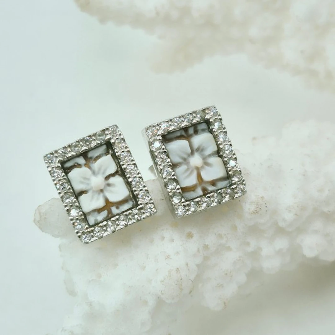 Silver, No Reserve - Earrings - Hand-engraved Cameos