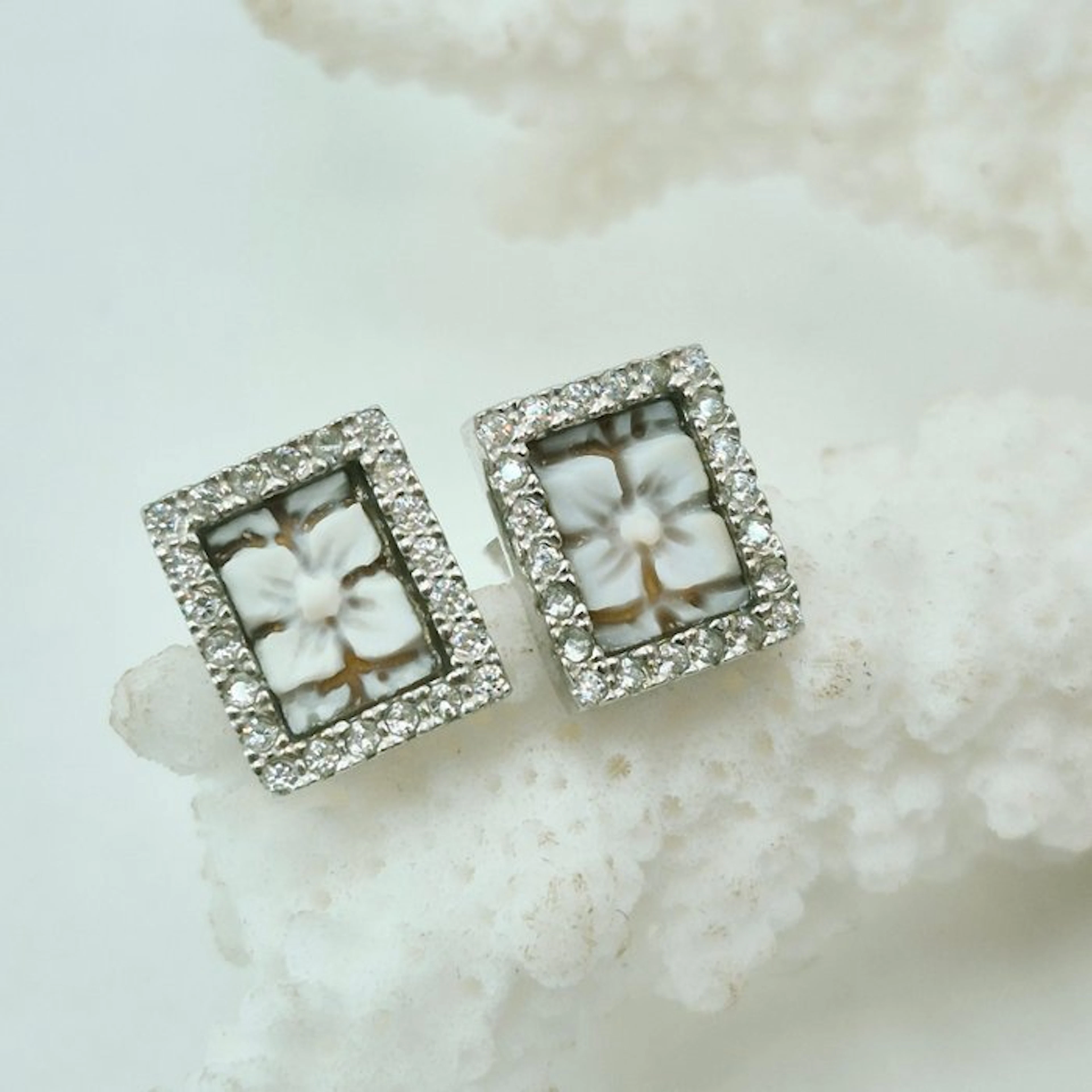 Silver, No Reserve - Earrings - Hand-engraved Cameos