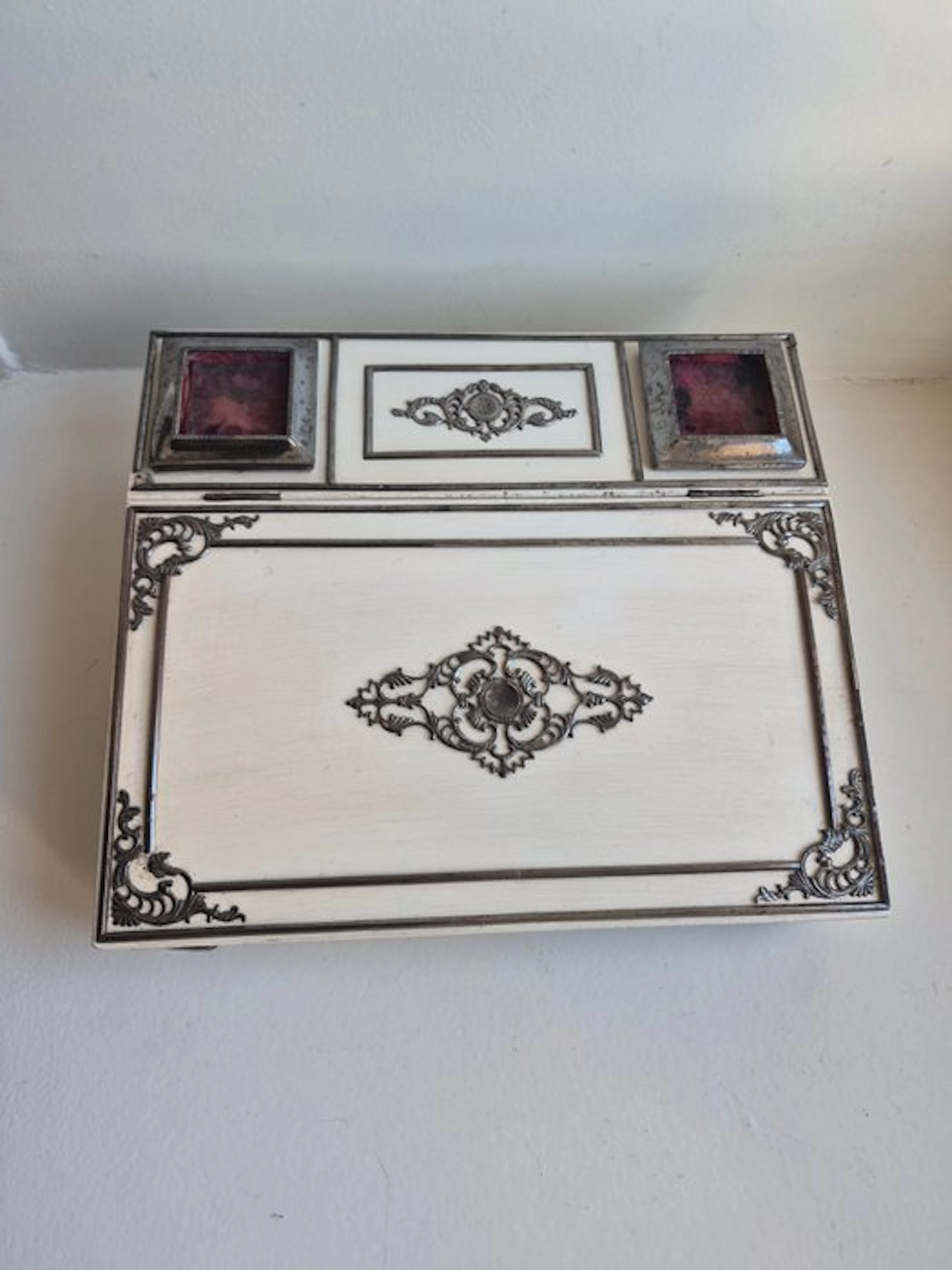 Writing slope - white lacquered wood