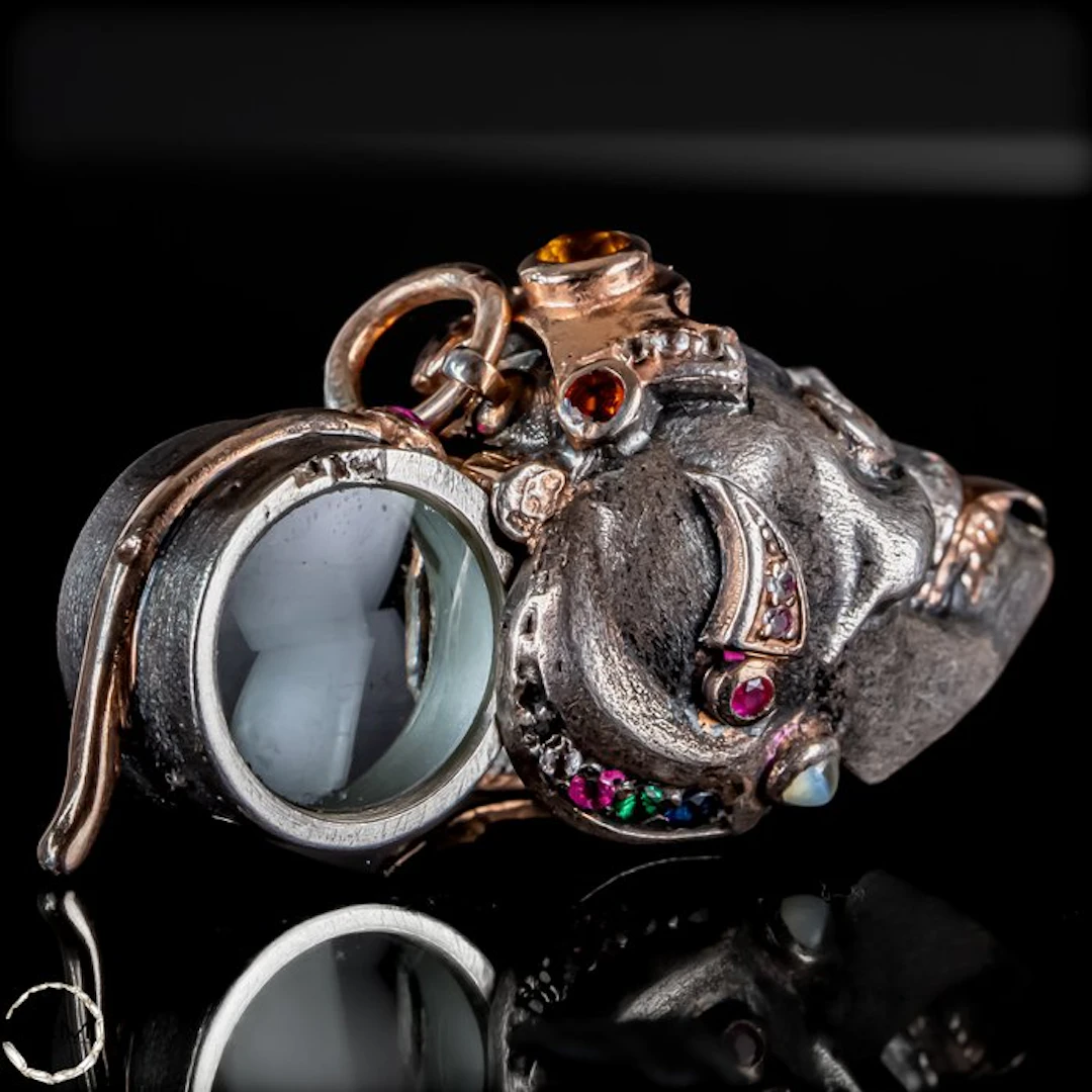 Exclusive gemstone loupe made of pure silver – diamonds