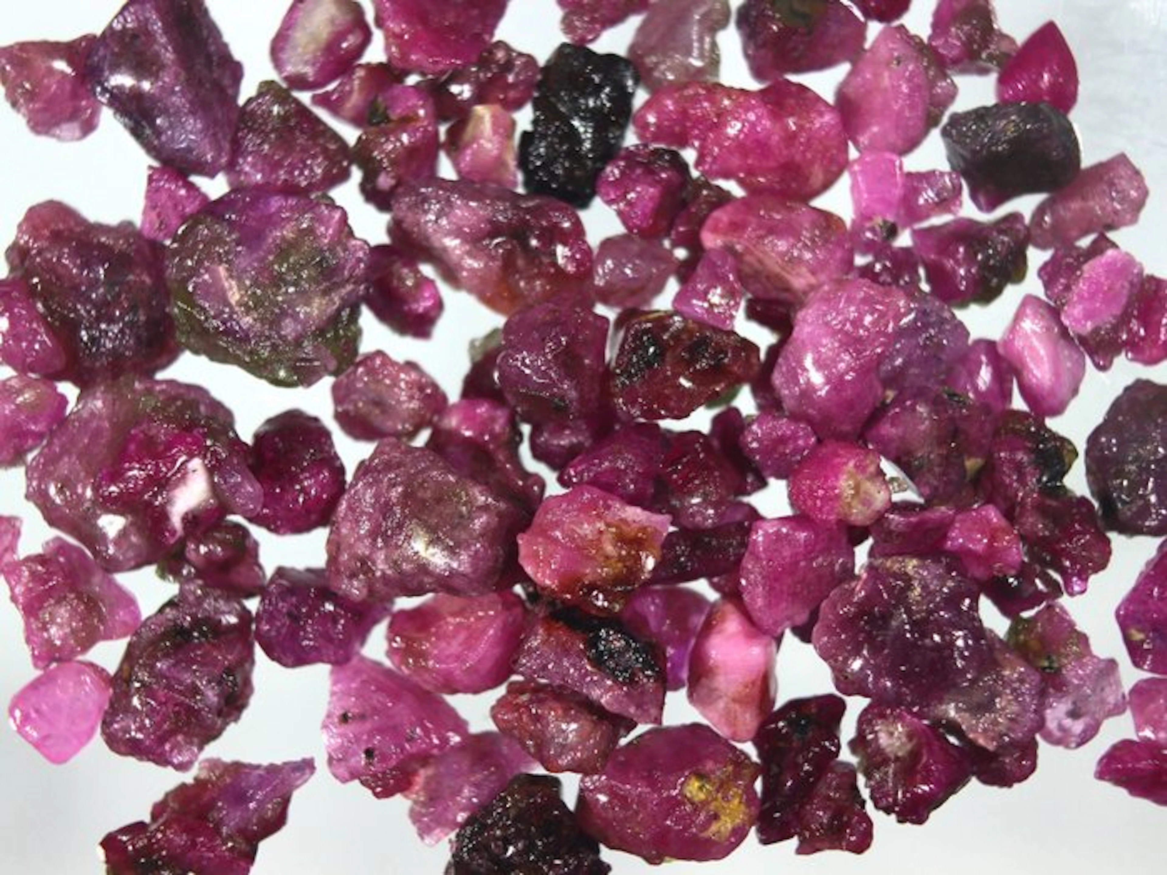 Carats 116.0 rough ruby Tanzania Specimen- 23.2 g