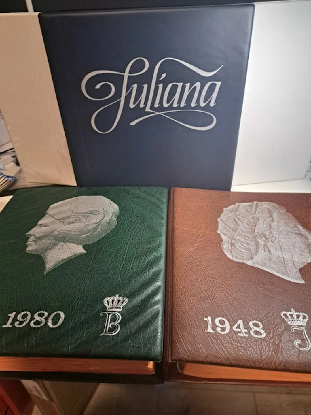 Netherlands. 1948/2000, Lot 3 albums (No reserve price)