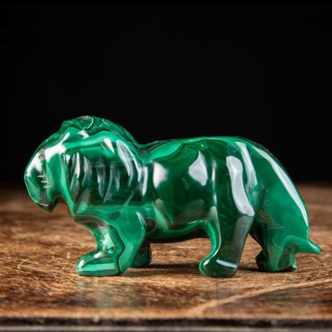 Sculpture, Sculpture de lion en malachite - 55 mm - Malachite