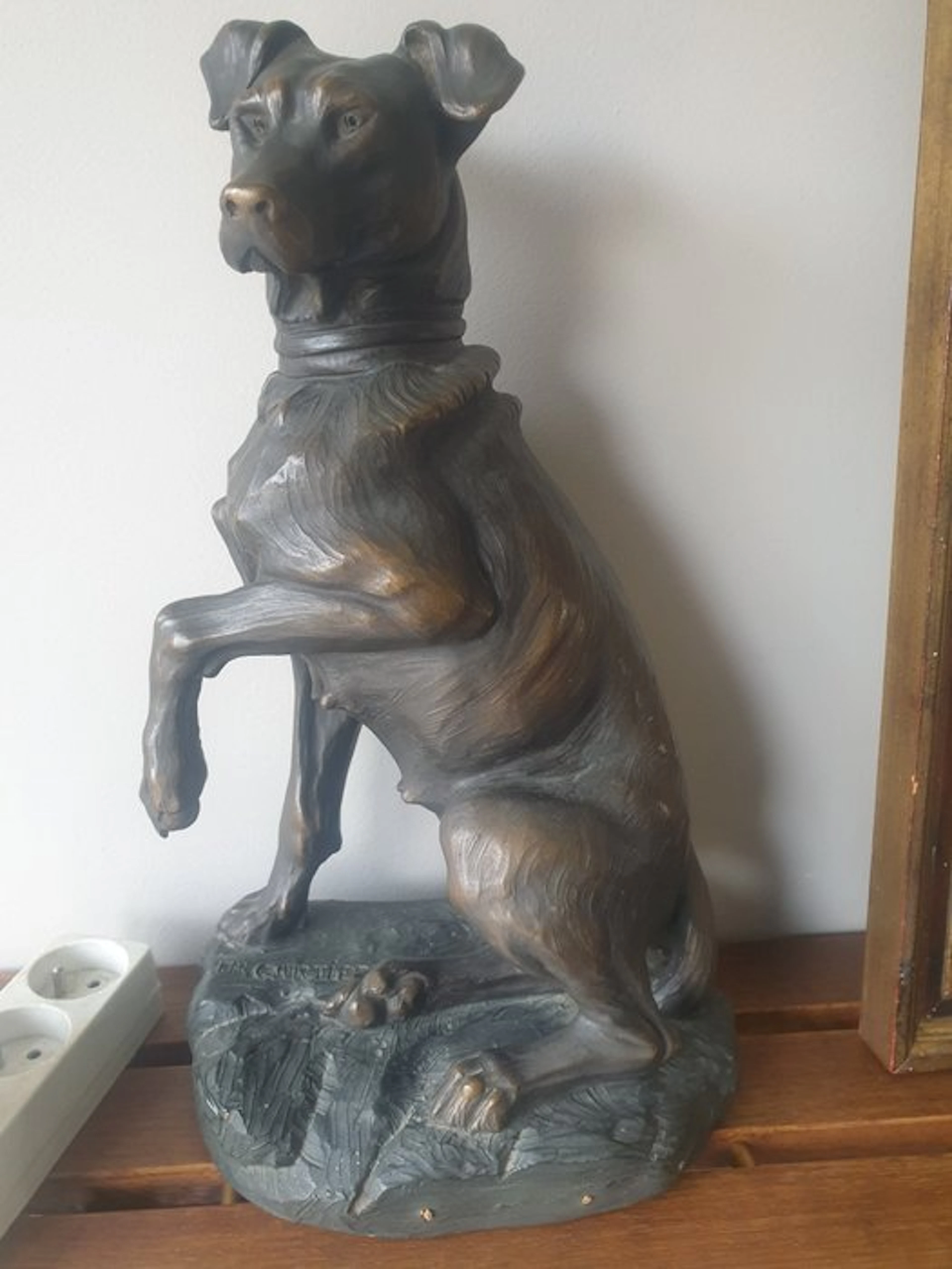 Figurine - Statuette of a dog with bronze effect - Ceramic