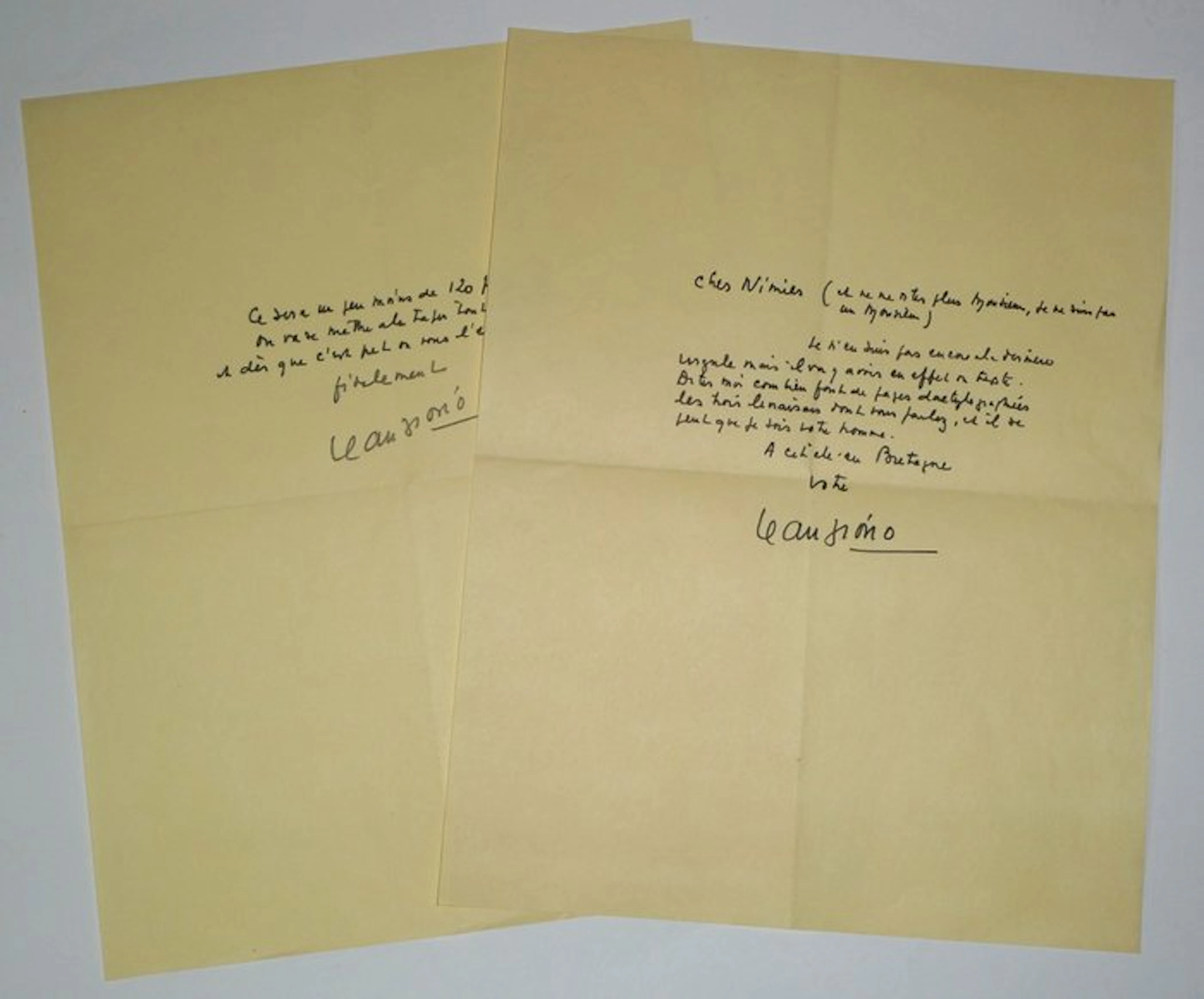 Jean Giono - Deux lettres autographes signées à Roger...