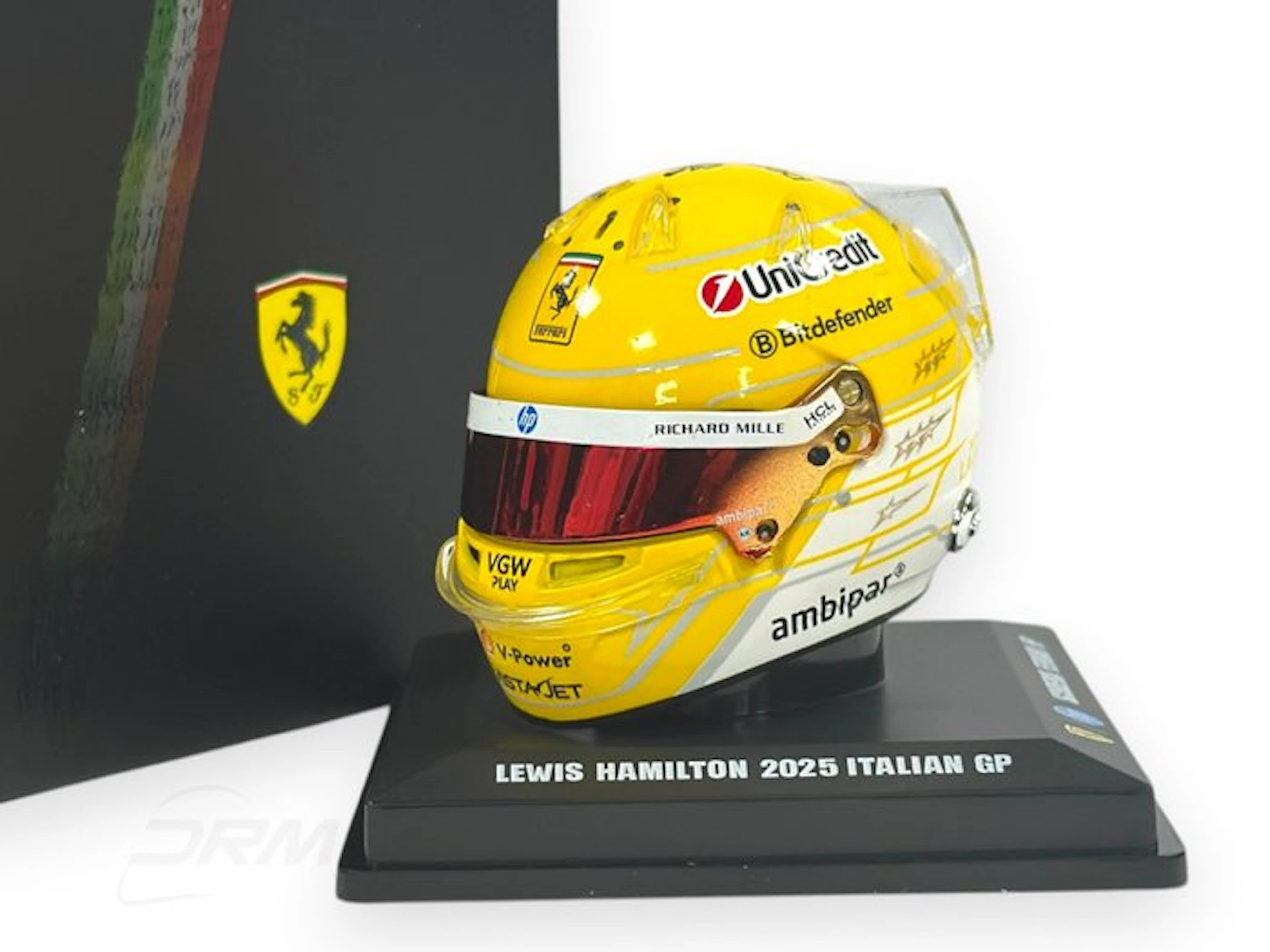Spark 1 : 5 - Model sports car - BELL HELMET / CASQUE SCUDERIA FERRARI "L
