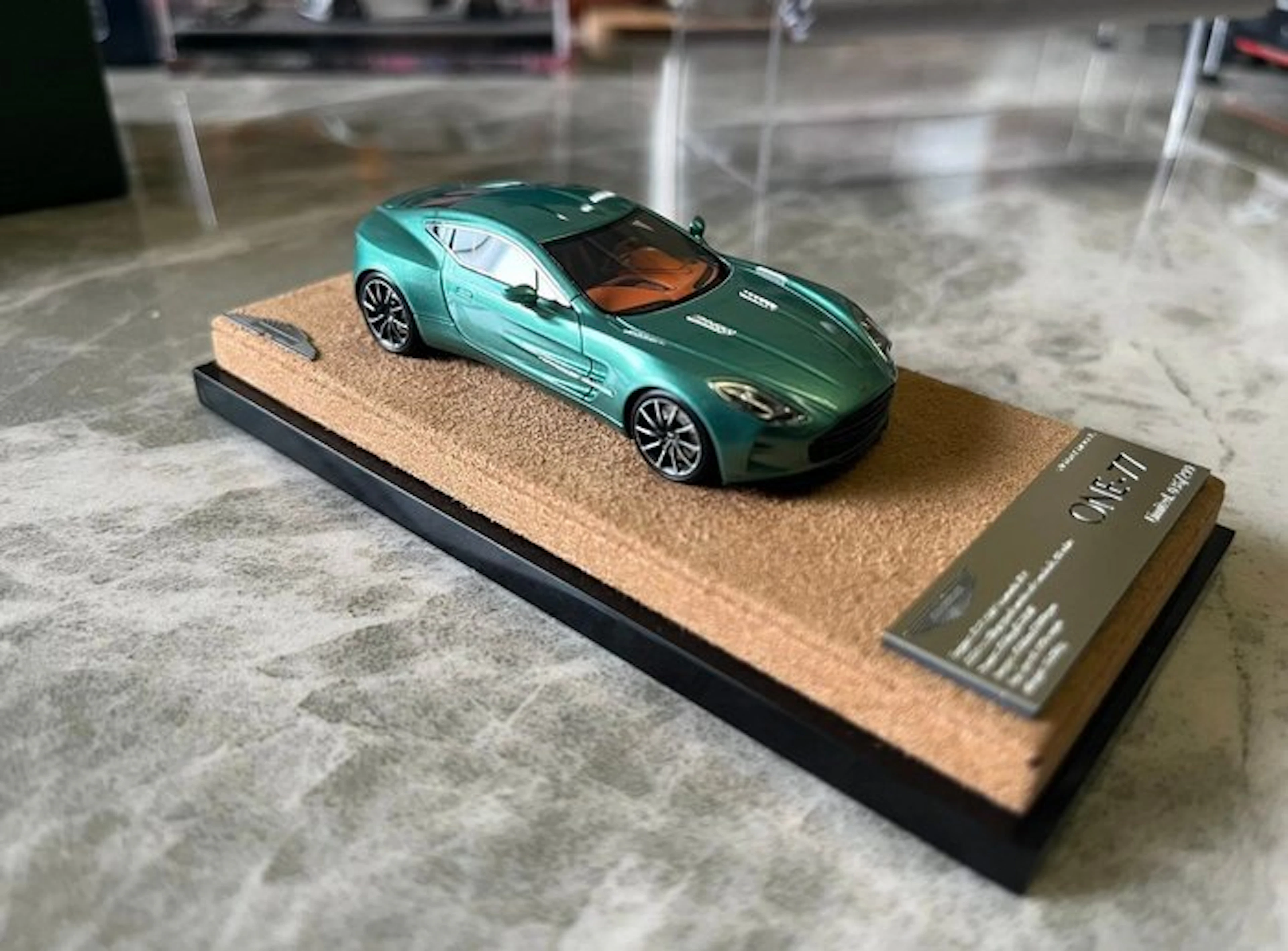 Autoart 1:64 - Model car - Aston Martin ONE-77