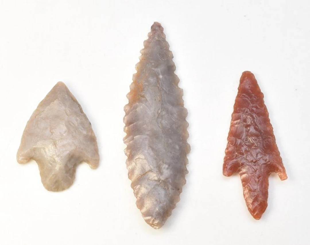 Neolithic Jasper, Flint 3 Amazing Arrowheads, 2.6 to 5.2 cm (No reserve price)