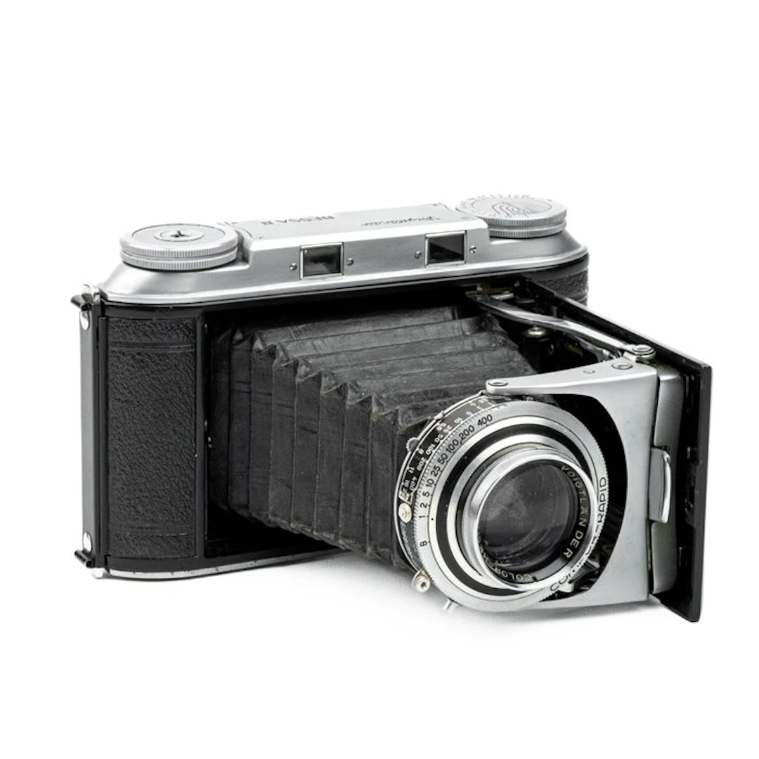 Voigtländer Bessa II – Color-Heliar 105mm f/3.5 – Format...