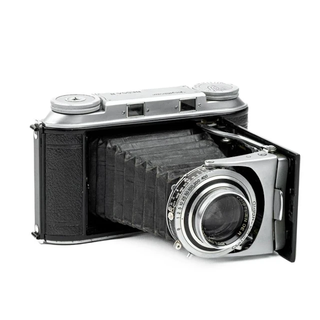 Voigtländer Bessa II – Color-Heliar 105mm f/3.5 – Format...