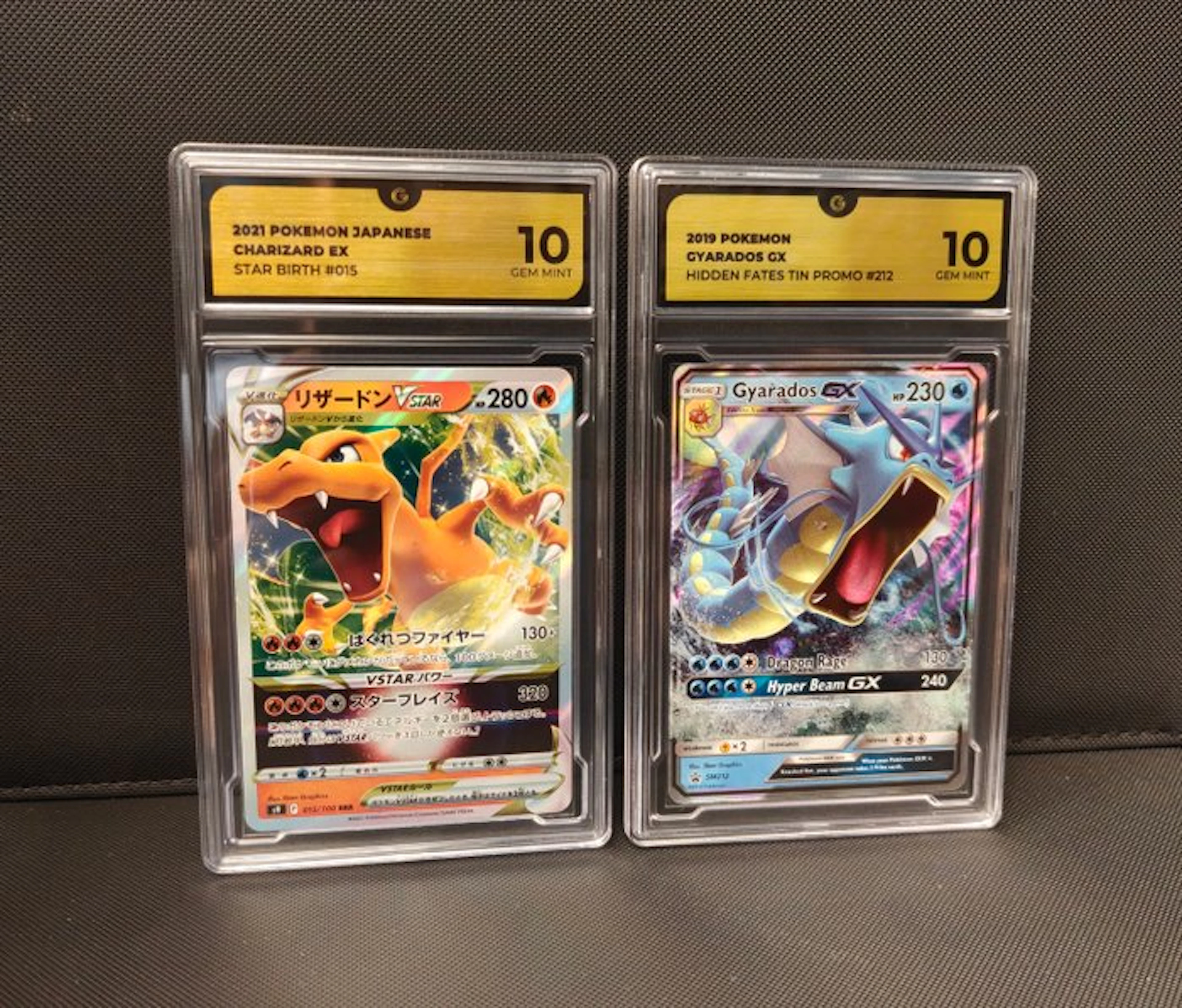 Pokémon - 2 Graded card - Charizard, Gyarados Full art, Promo card - GG 10