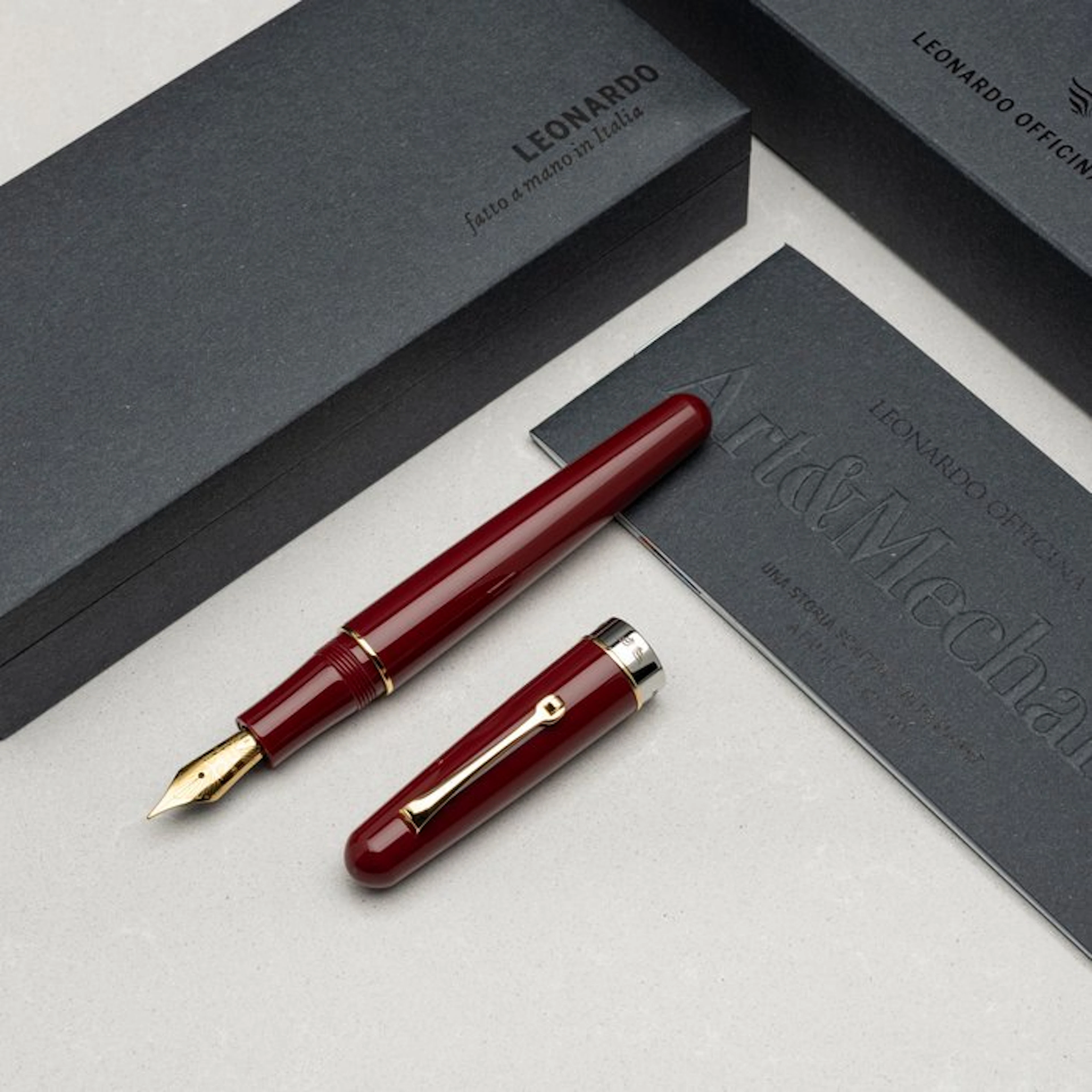Leonardo Officina Italiana - Virtuosa Burgundy gold trim - Fountain pen