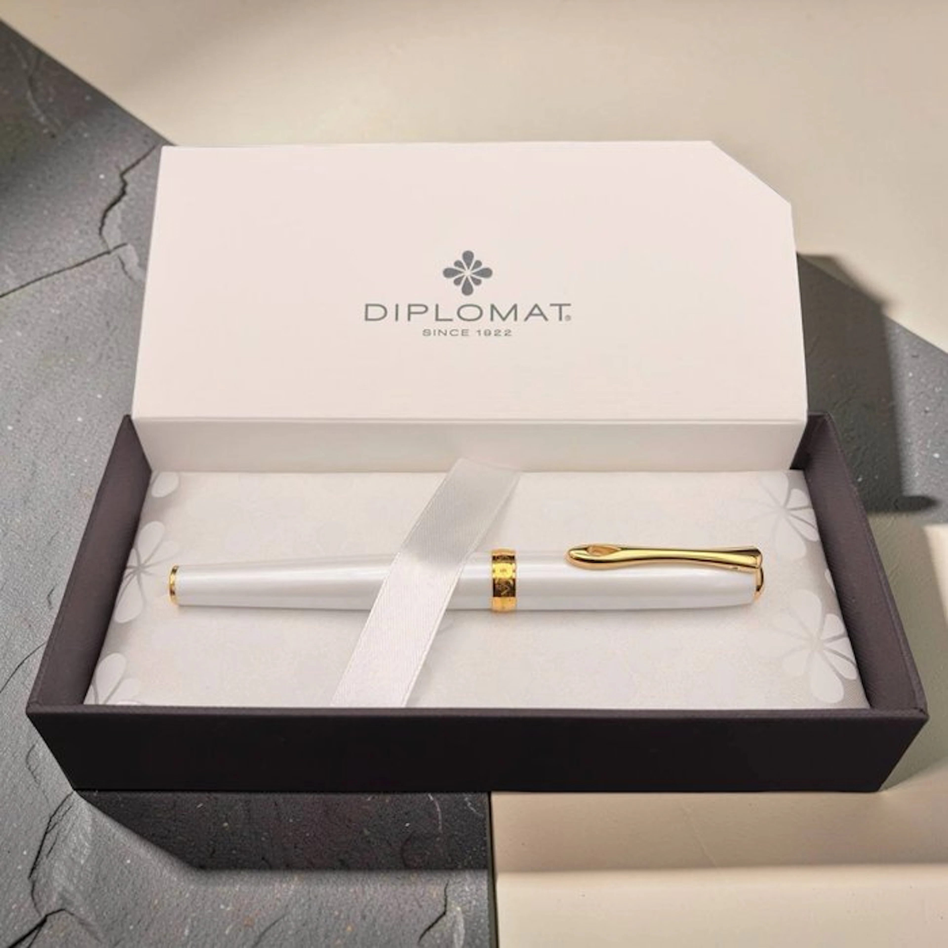 Diplomat - Excellence A2 Pearl - No reserve price - Fountain pen