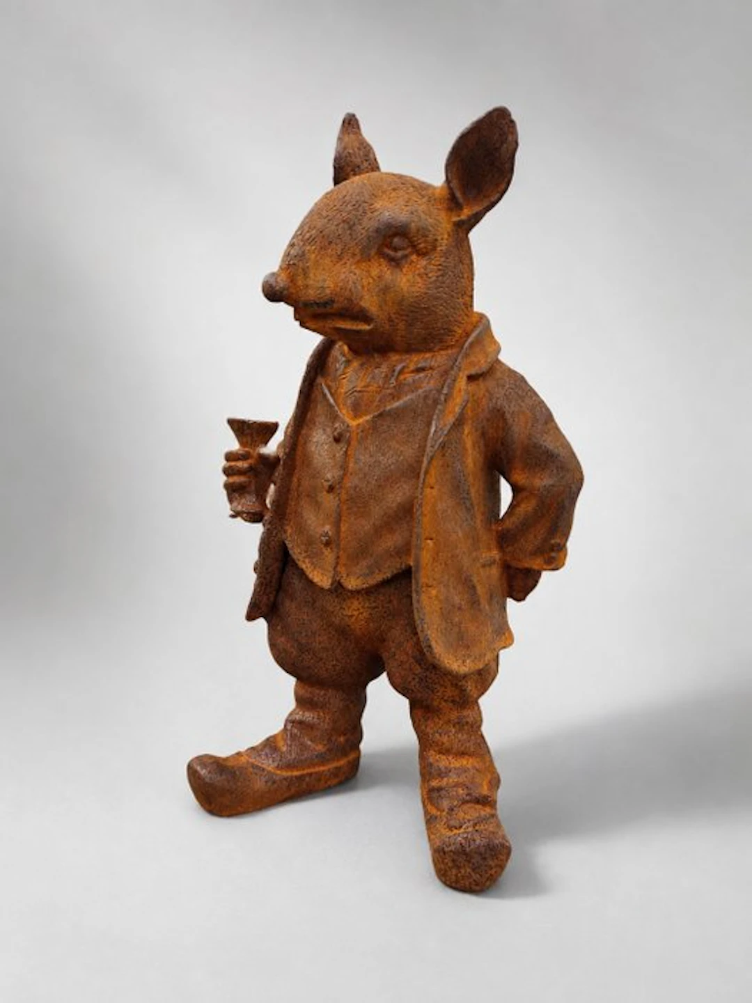 Statue, heavy metal garden statue of a rat with wine glass - 27 cm - rusty iron