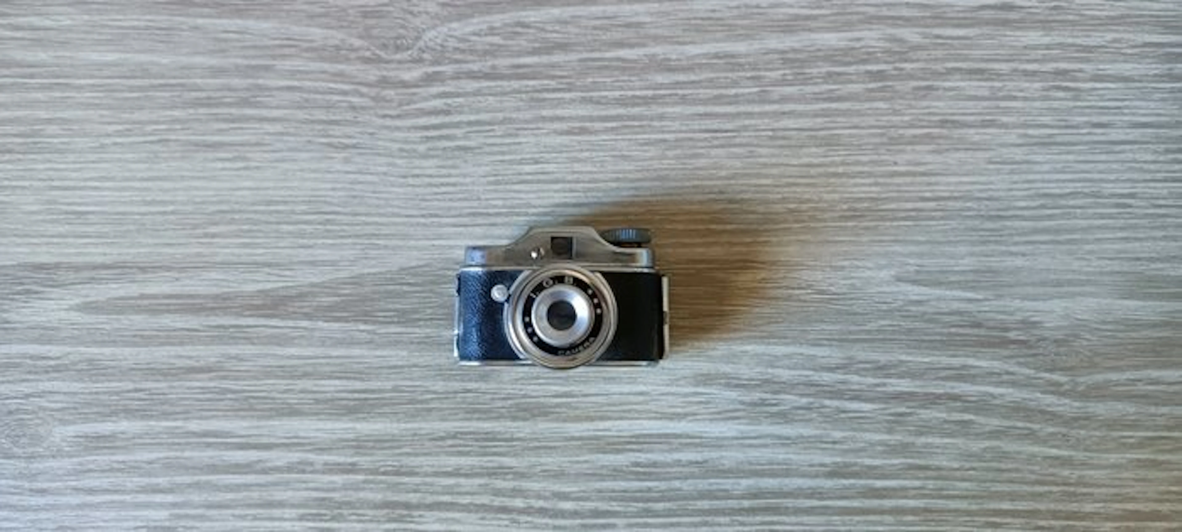Tougodo I.G.B. con custodia in pelle | Subminiature camera