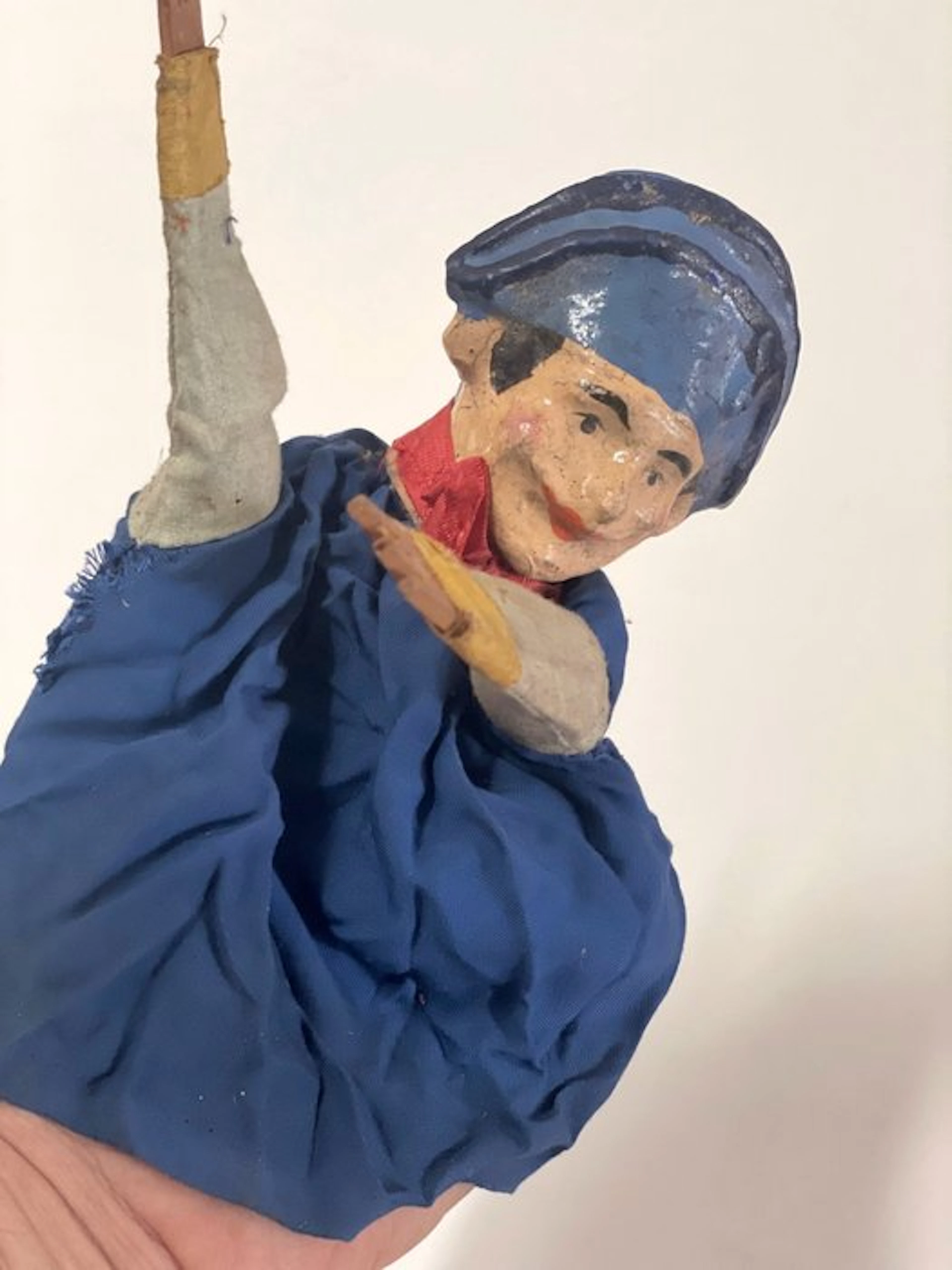 Figure - 2 puppets: Characters from the Théâtre Guignol –...