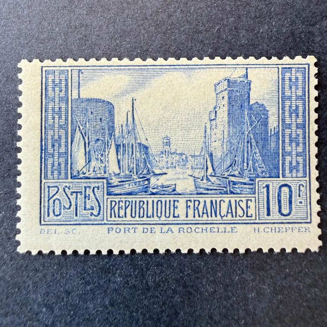 France - Yvert 261b "Port de La Rochelle" pale ultramarine in mint condition **