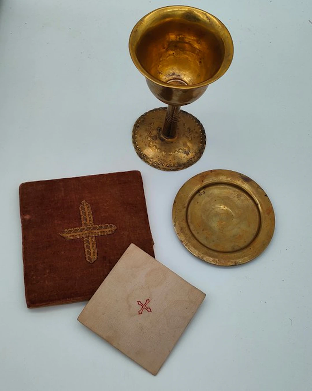 Ancient liturgical set (4) - Gilt brass - 1920-1930 - Chalice and Paten