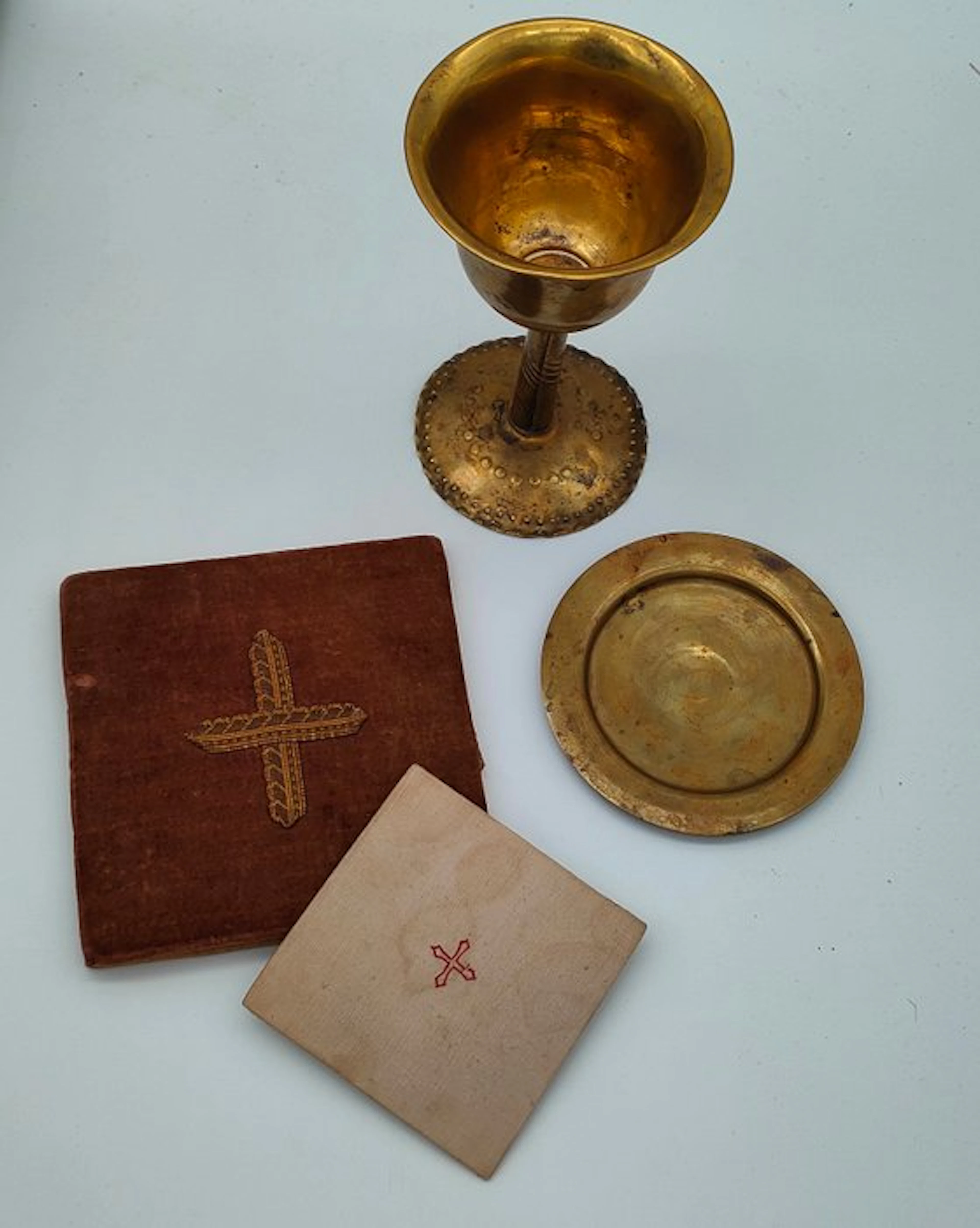 Ancient liturgical set (4) - Gilt brass - 1920-1930 - Chalice and Paten