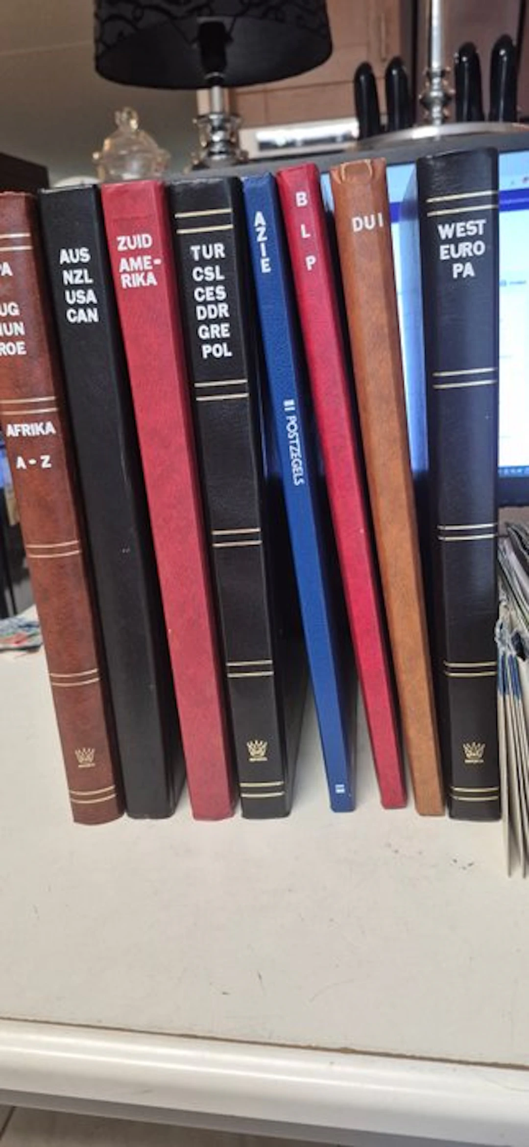 World - World collection in 8 stockbooks and envelopes