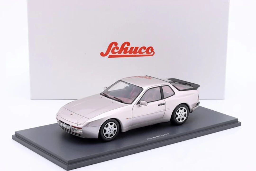 Spark / Schuco 1:18 - Model sports car - Porsche 944 Turbo S - + Showcase