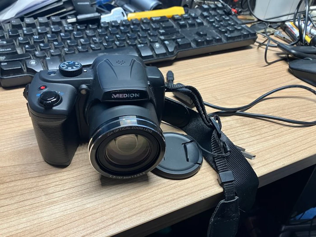 Medion LIFE X44022 Digital Bridge Camera – 20MP with 35x...