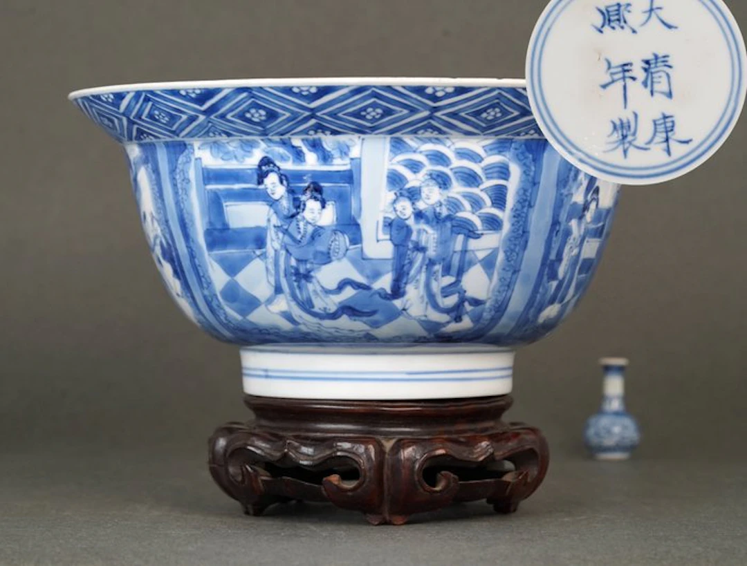 Kangxi (1662-1722) - Six Character Mark and Period - Bowl - Nineteen Figures