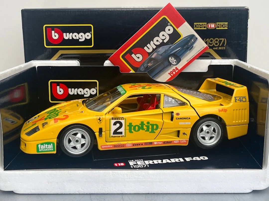 Bburago 1:18 - Model race car - Ferrari F40 Evoluzione...