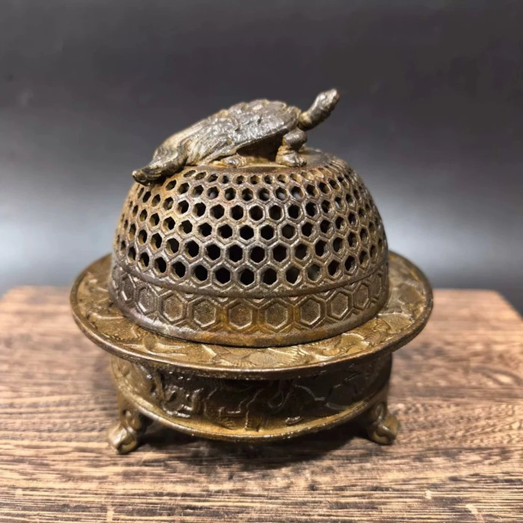 Decorative ornament - Japan - Bronze Honeycomb Censer