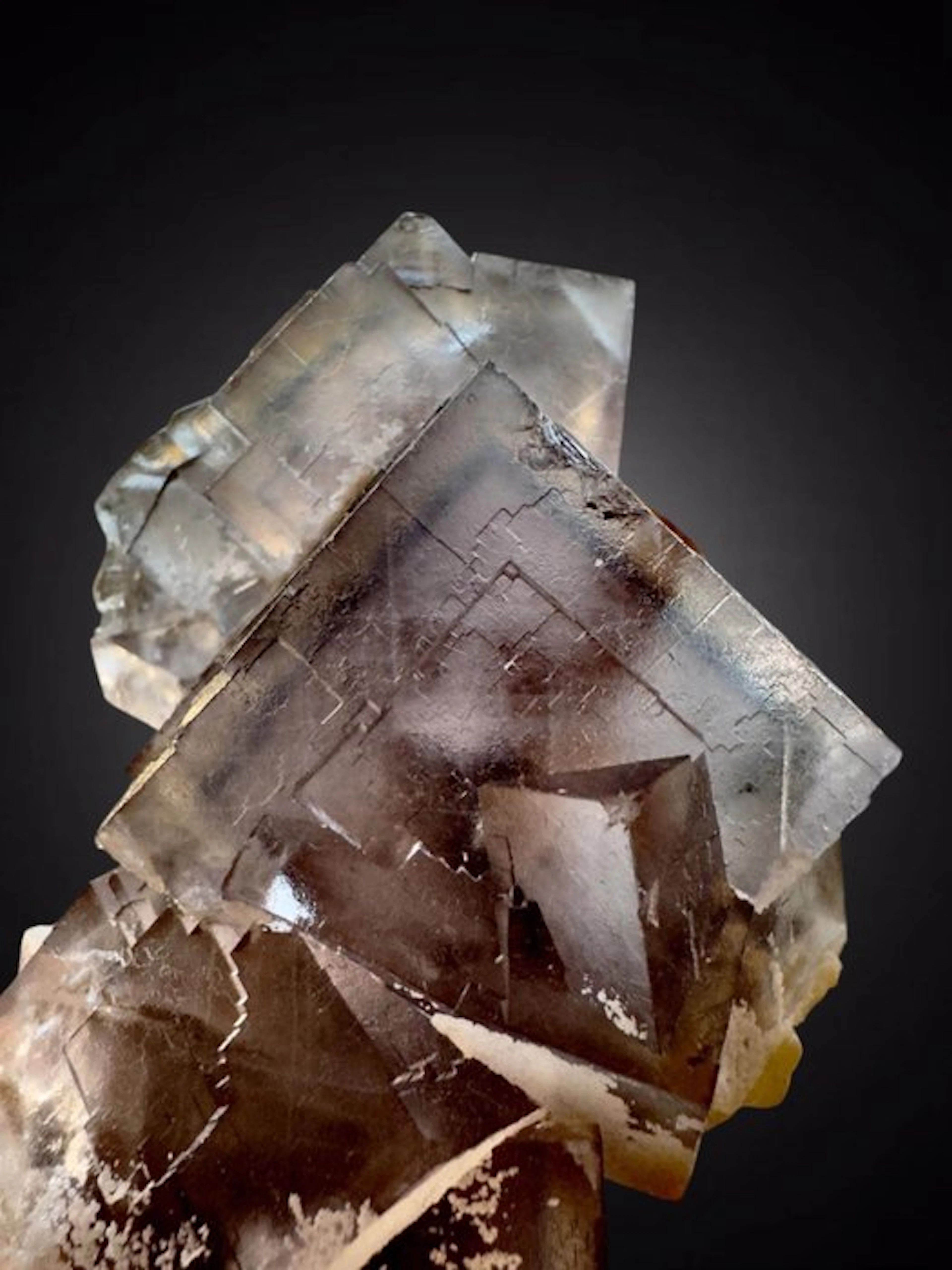 Fluorite cubes with a well-defined phantom Former private...