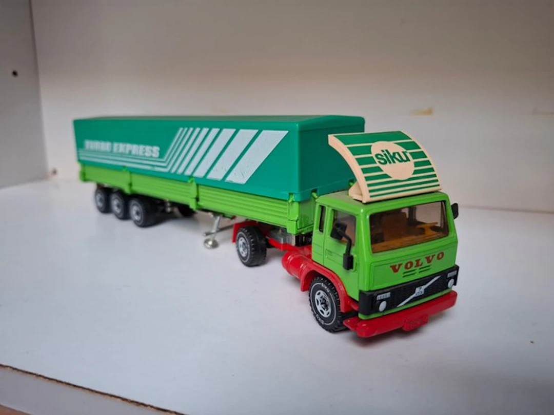 Siku 1:55 - Model truck - Volvo vrachtwagen met aanhanger