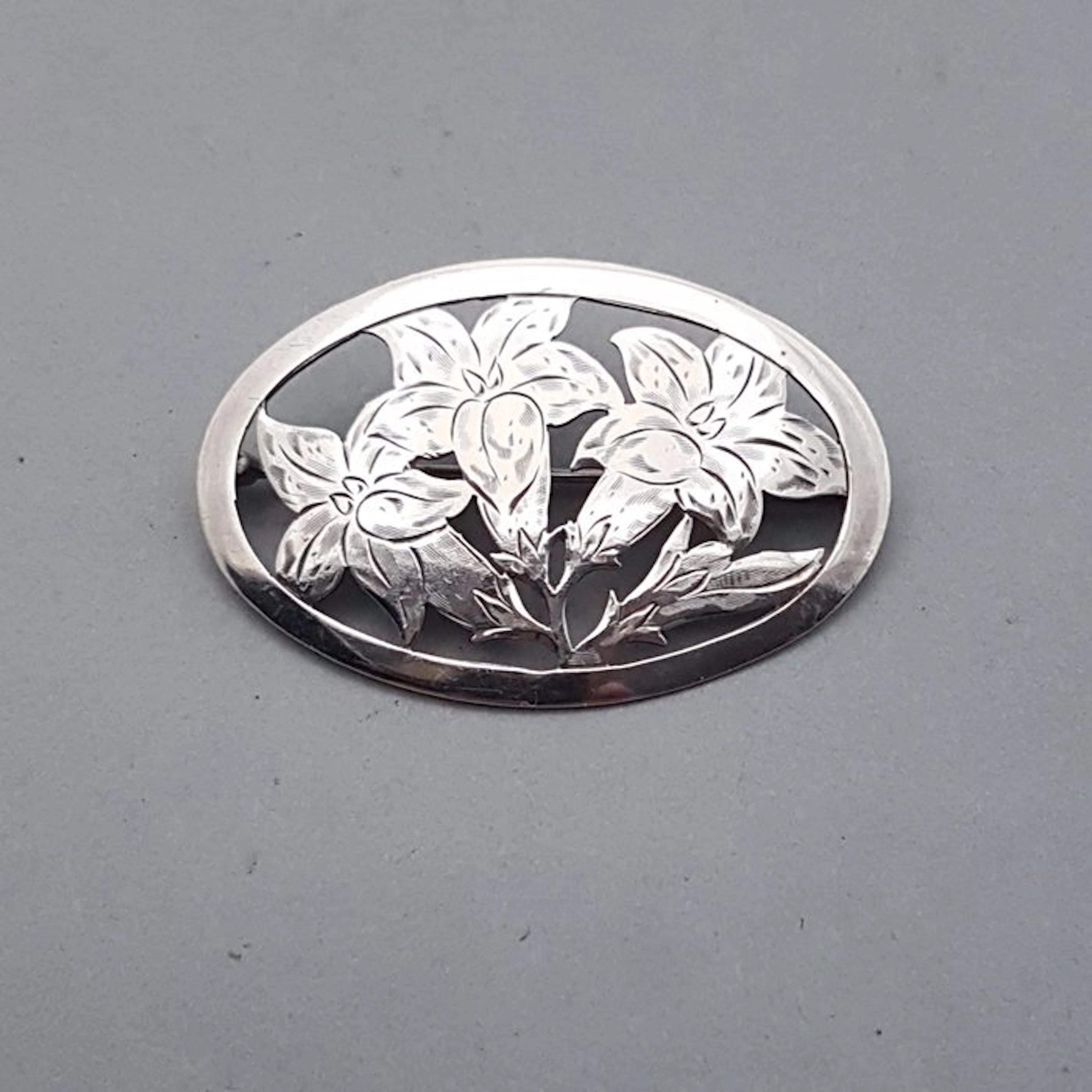 Silver, 'Handcraft' Art Deco, Lily - Brooch