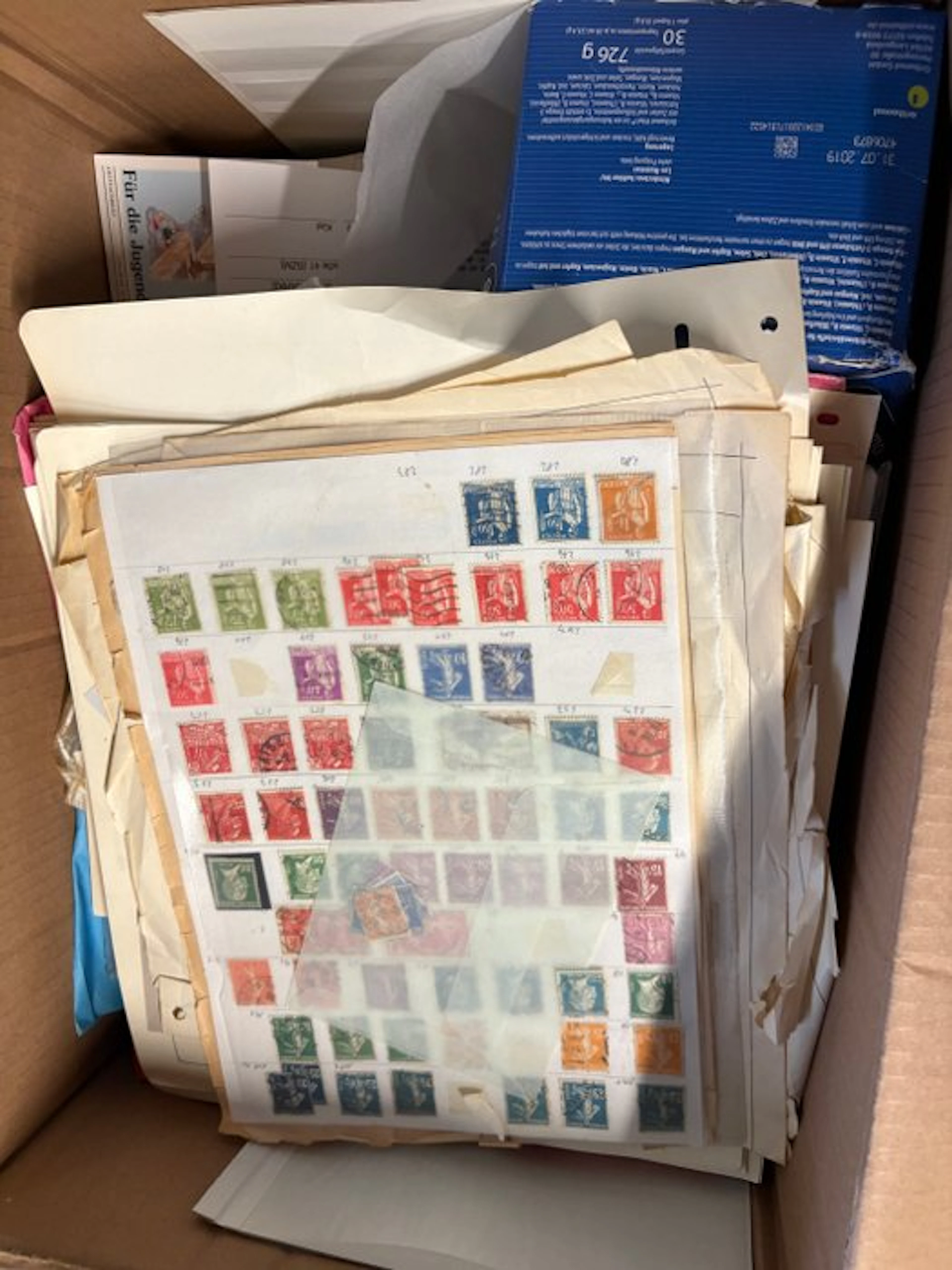 World - Auction Hall Box (35x35x40 cm) Varia World