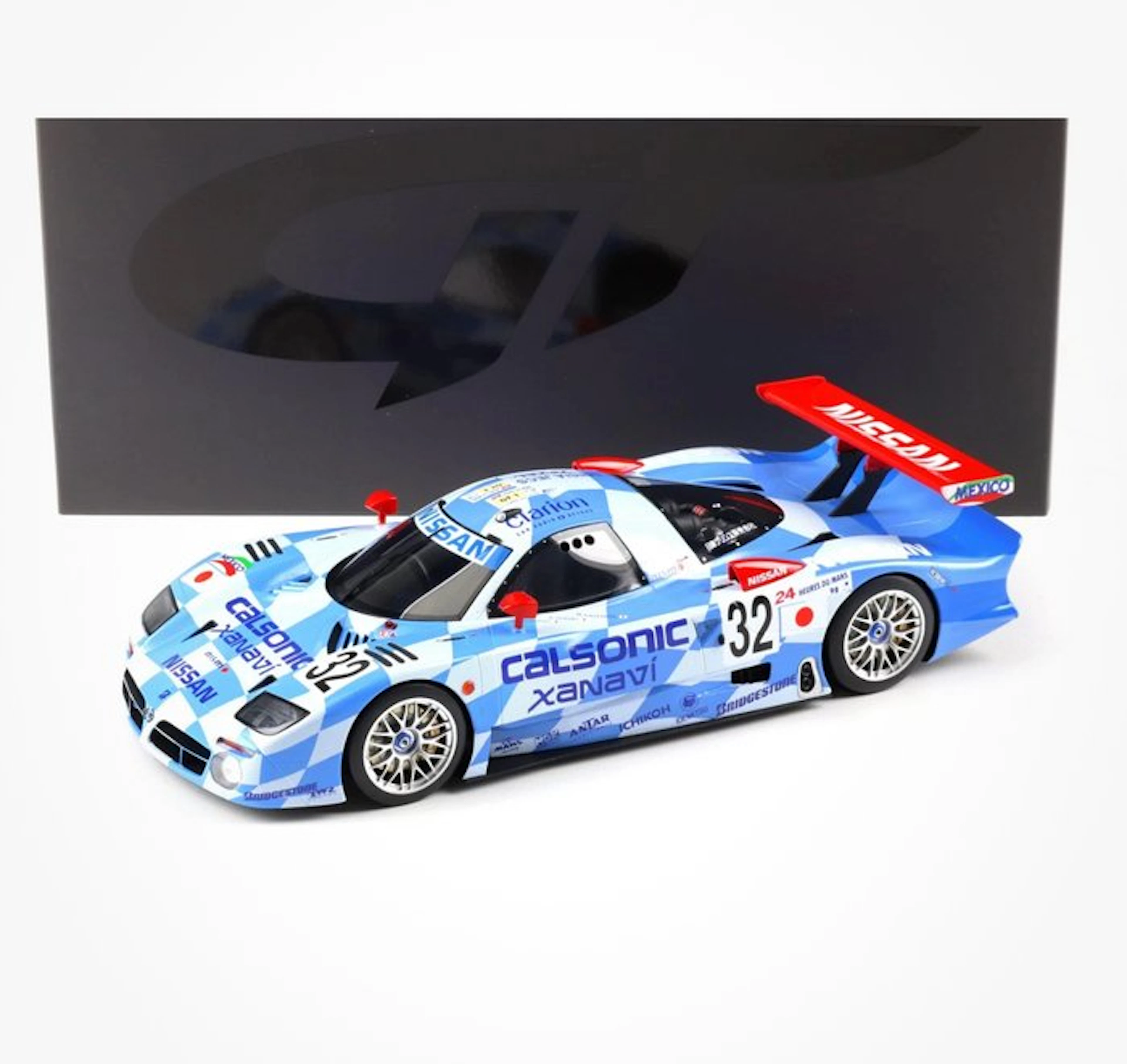 GT Spirit 1:18 - Model race car - Nissan R390 GT1 Le Mans...