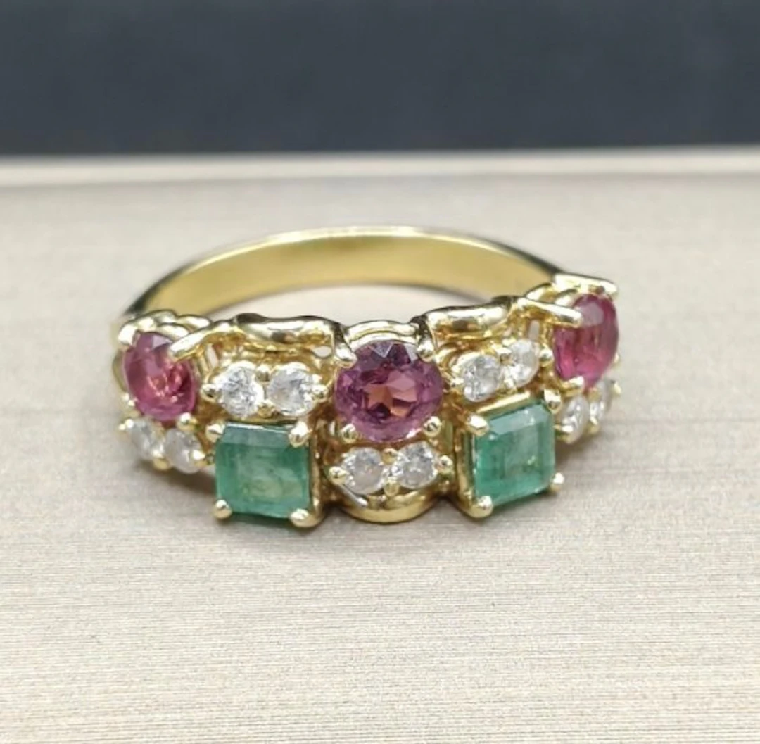 Ring - 18 kt. Yellow gold - 1.90ct. tw. Emerald - Sapphire