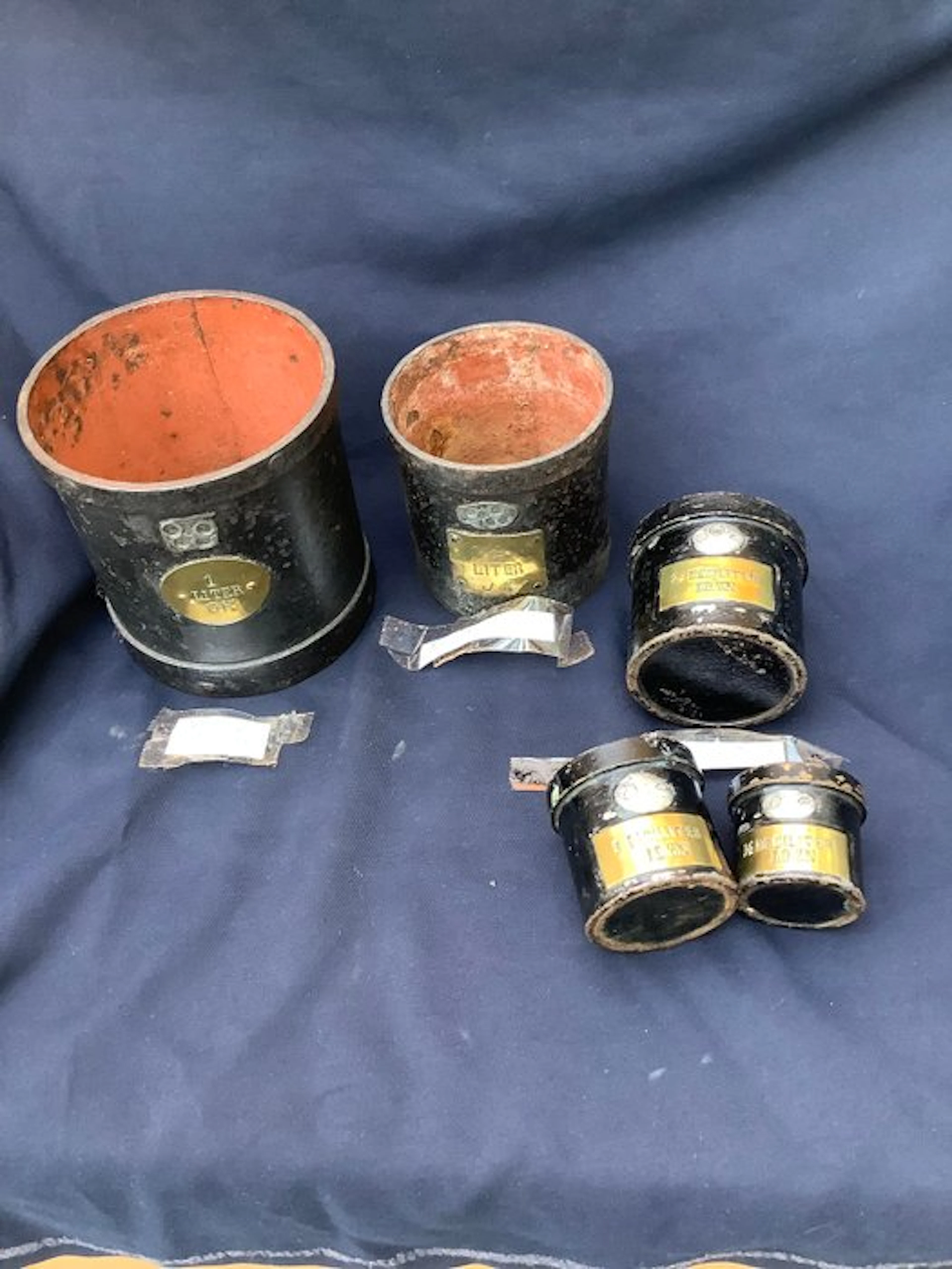 Measuring beaker (5) - Metal - 1850-1900 - Calibrated measuring cup, maker