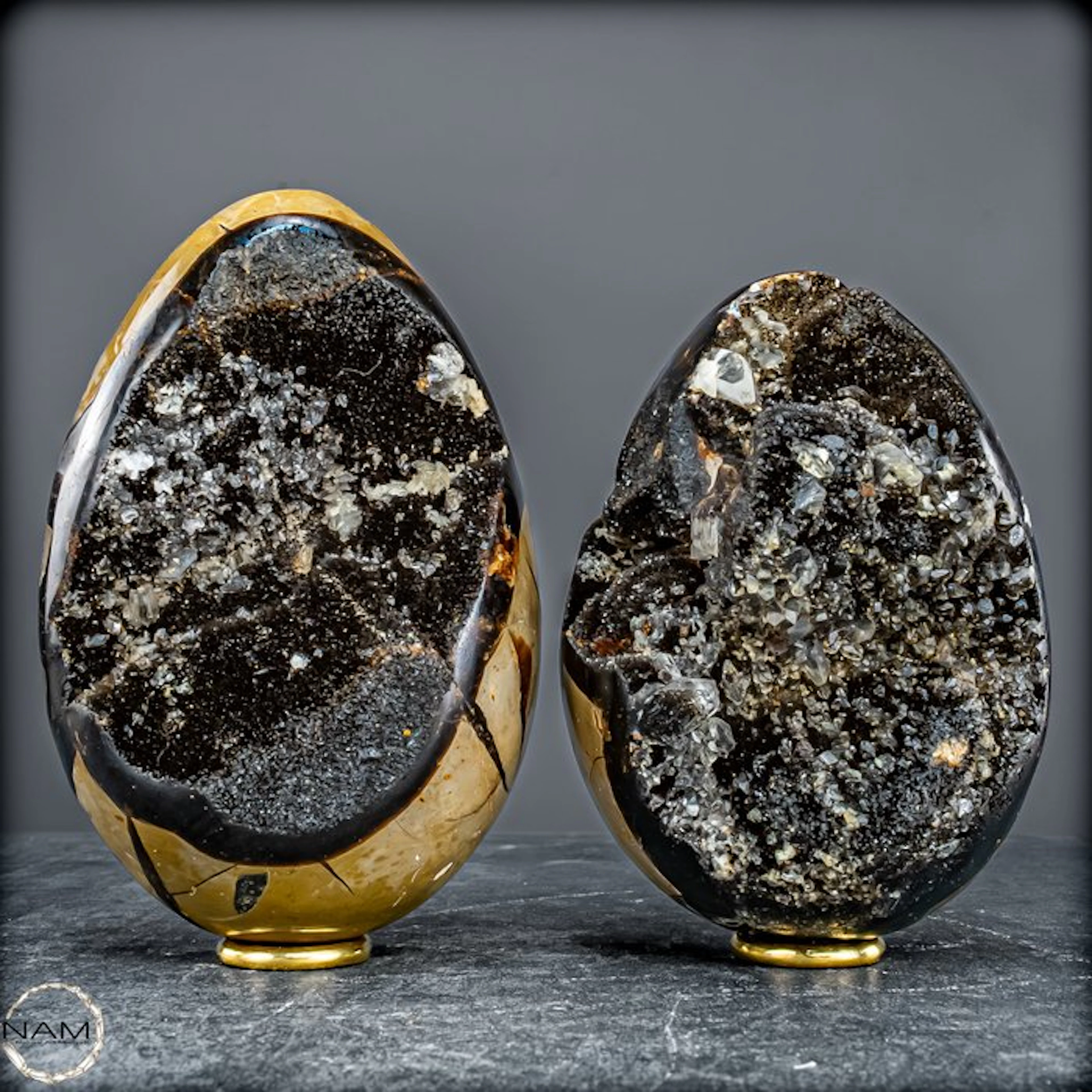 Exclusive Septarian Egg Set with sparkling Calcite...