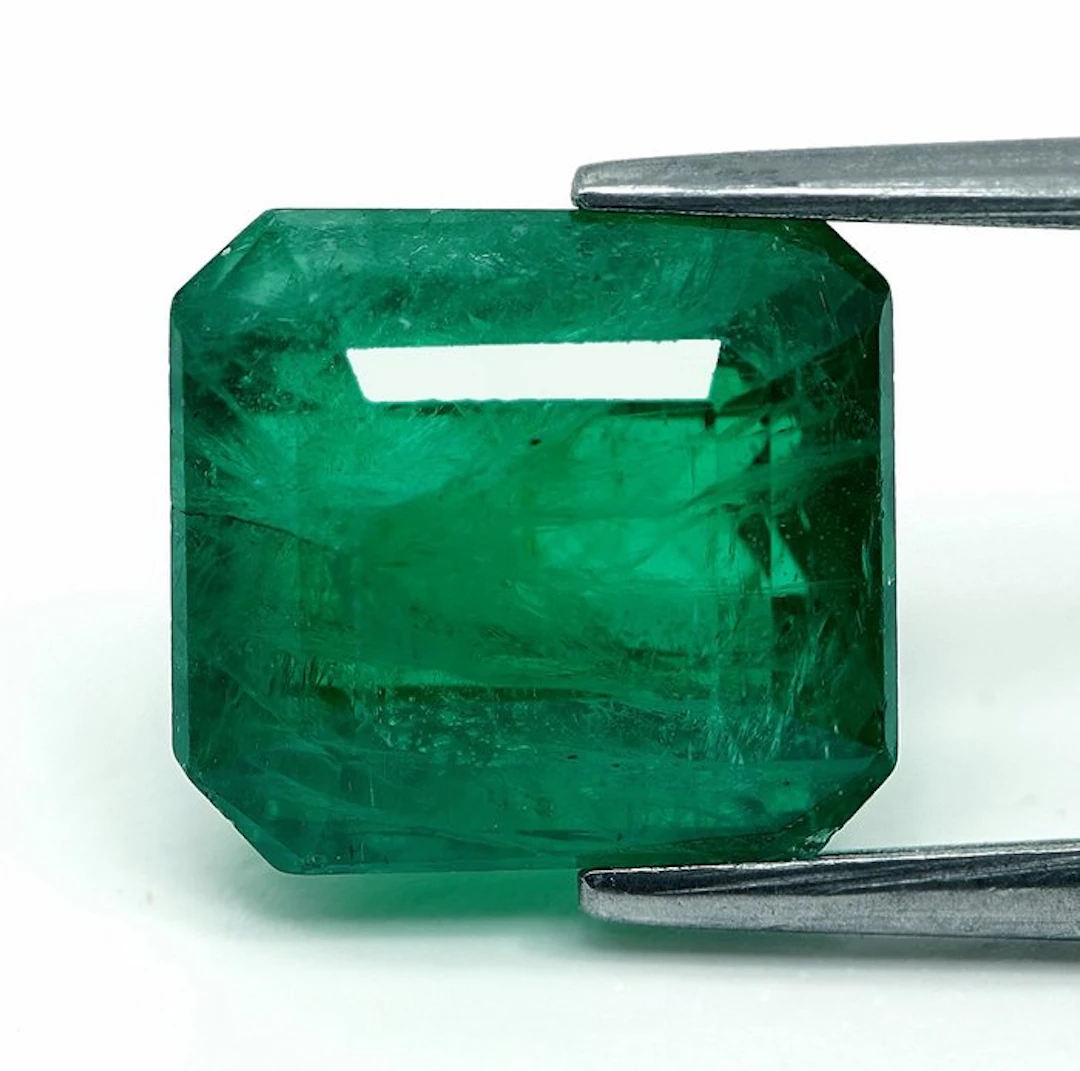 1 pcs Green Emerald - 5.61 ct - Guild Gem Laboratory
