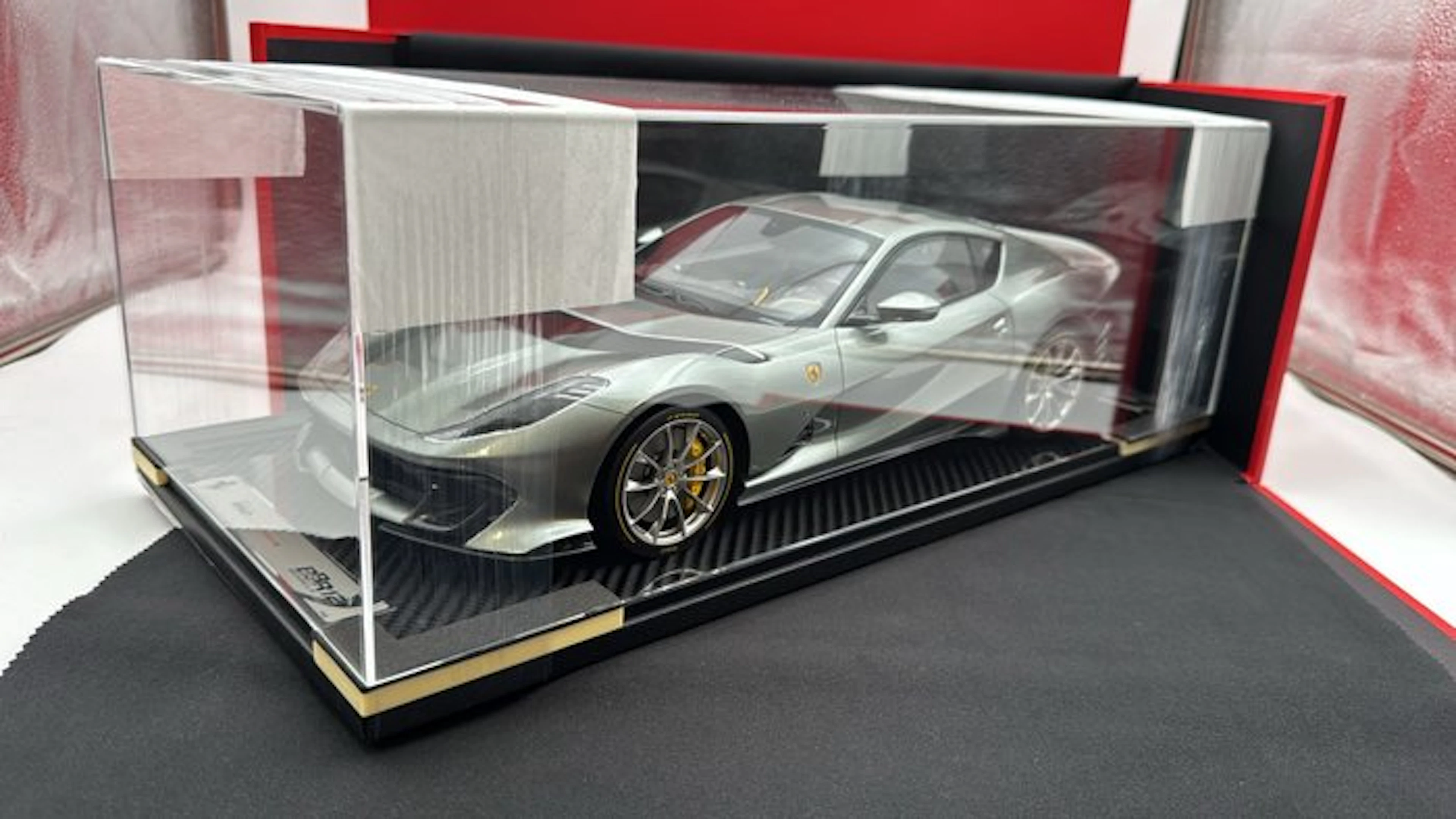 BBR 1:12 - Model car - Ferrari 812 Competizione 1/12 Coburn Grey