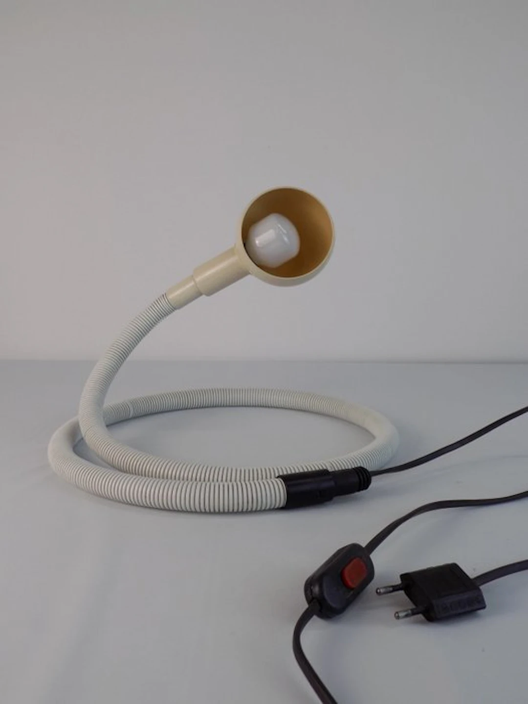 valenti luce - Isao Hosoe - Table lamp - snake - Plastic, Metal