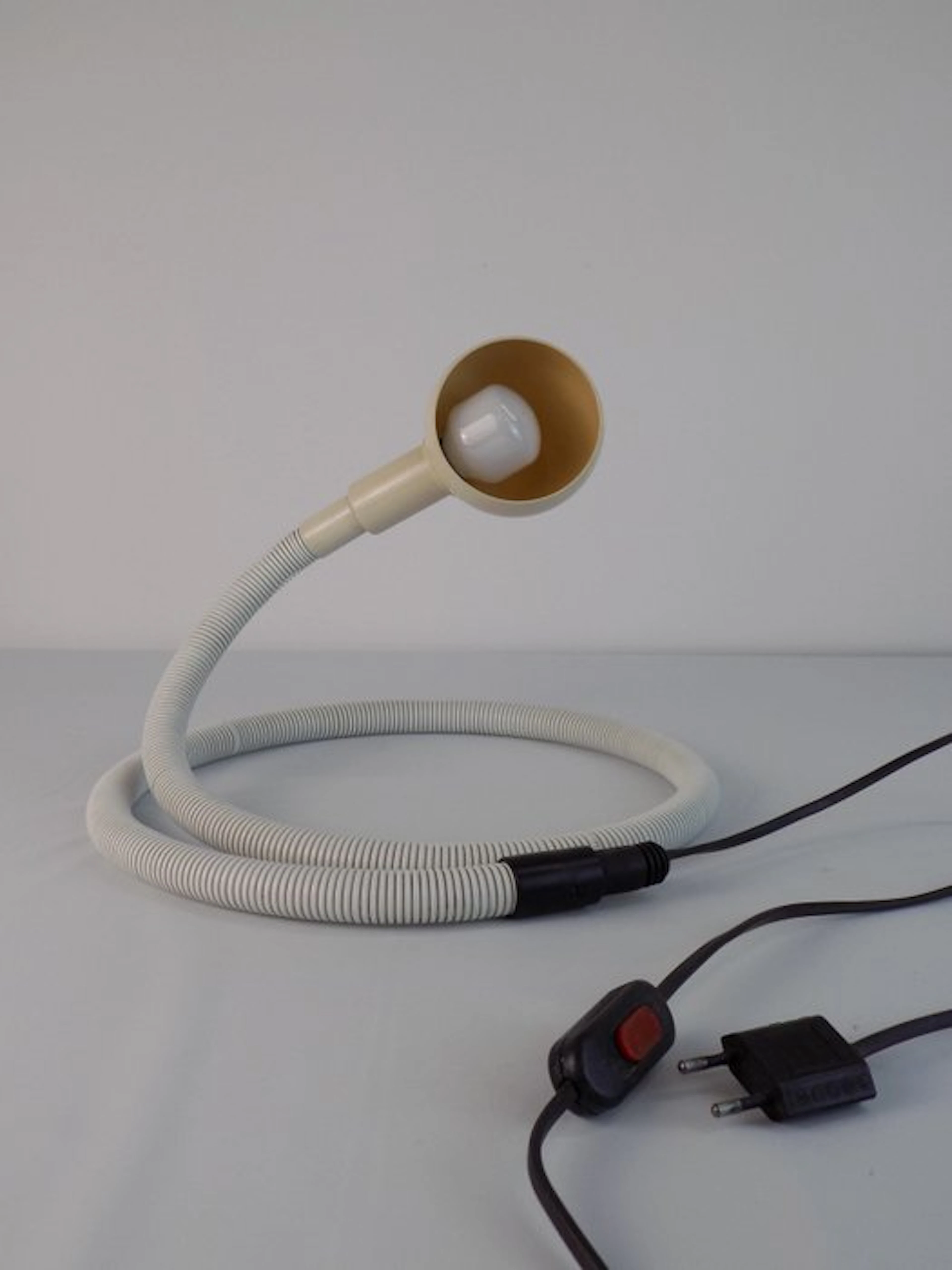 valenti luce - Isao Hosoe - Table lamp - snake - Plastic, Metal