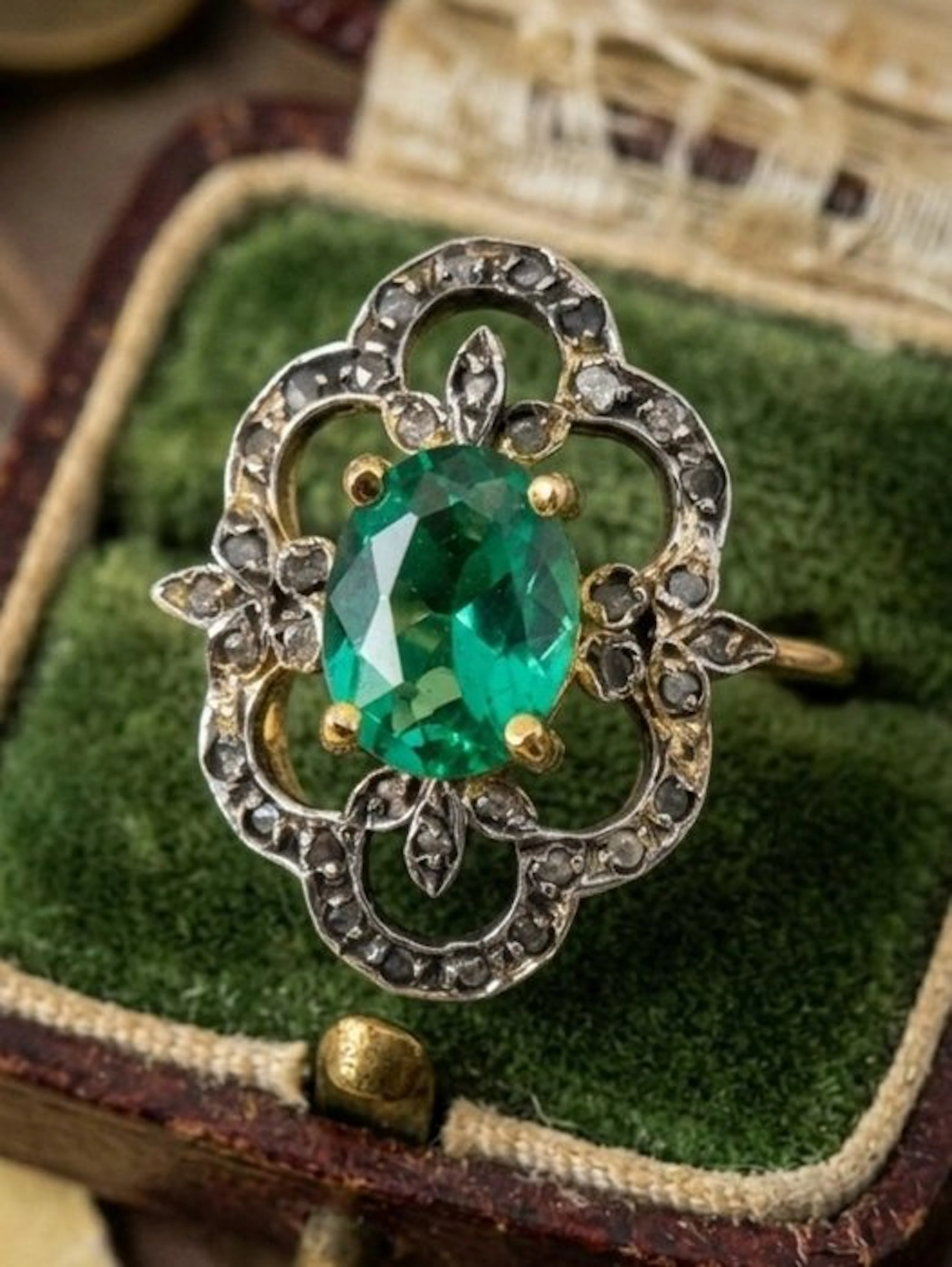 No reserve price - Ring - 9 kt. Yellow gold, Silver Emerald - Diamond
